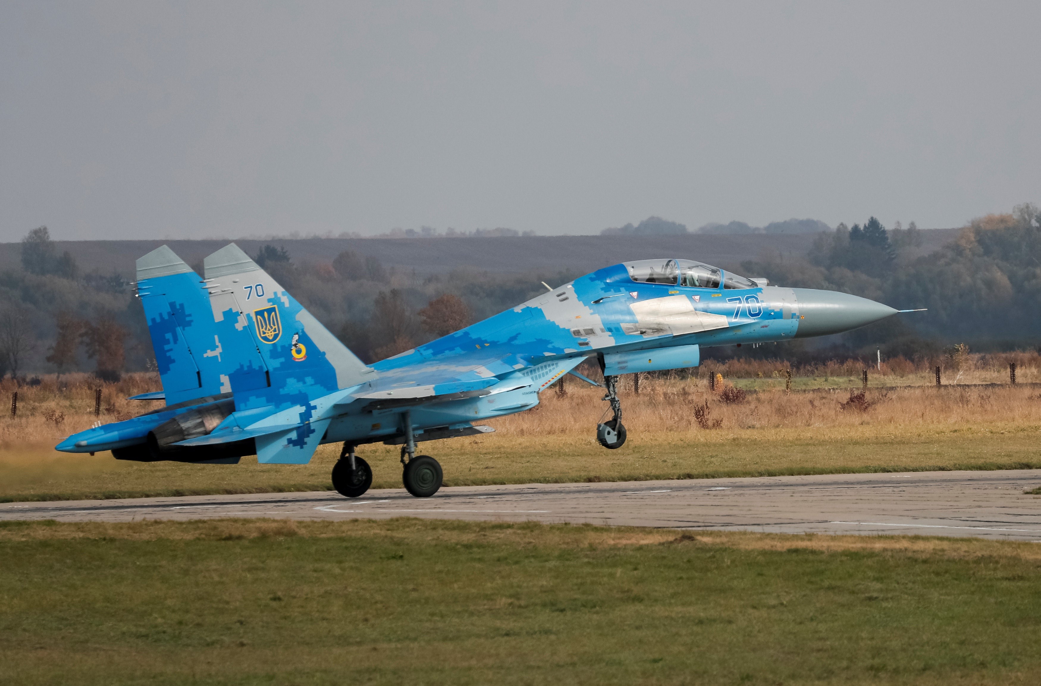 Ukrainian Air Force Sukhoi Su-27 taking off HD Wallpaper