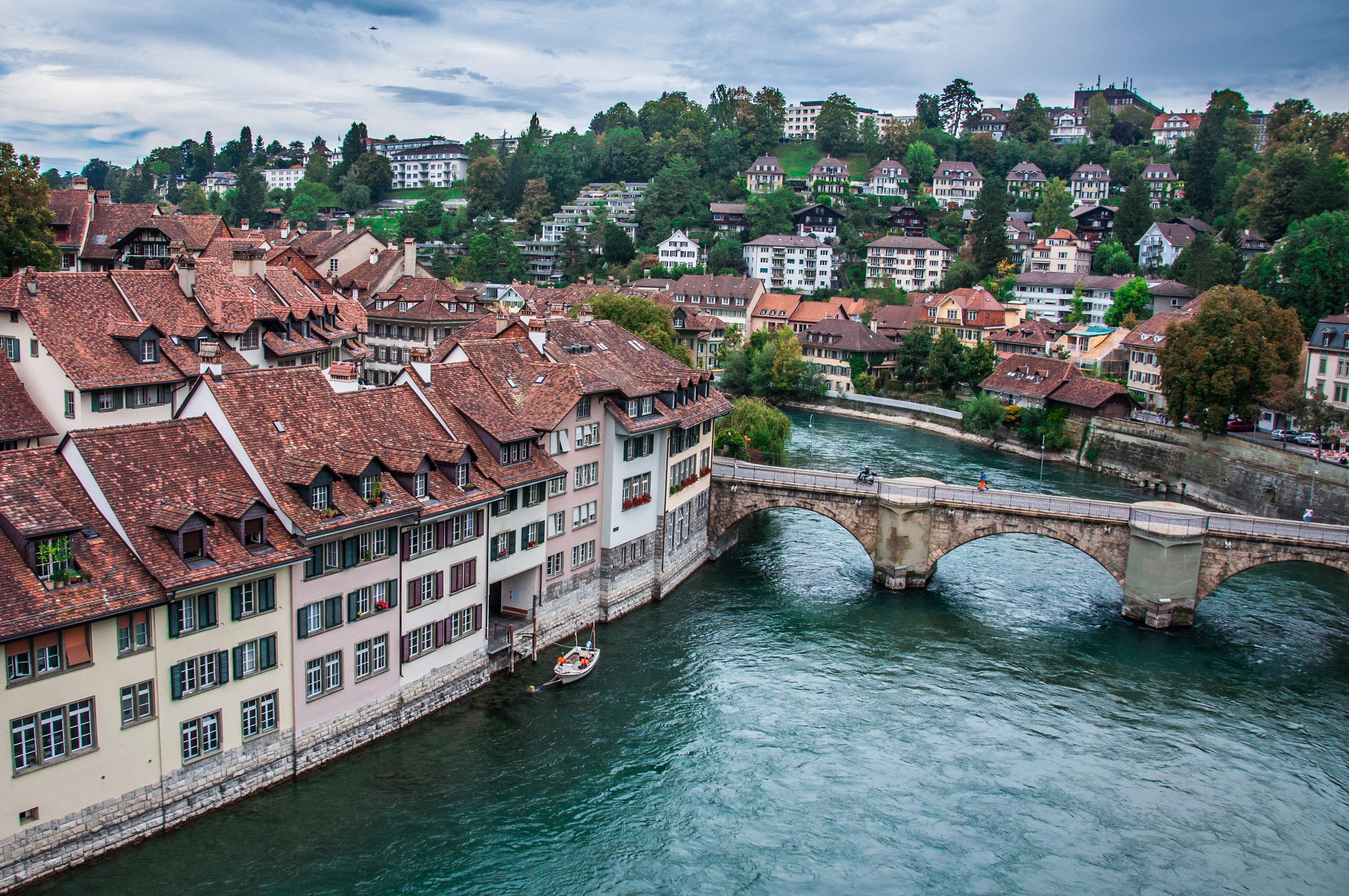 Bern, Switzerland: River Aare and historic buildings with bridge HD Wallpaper