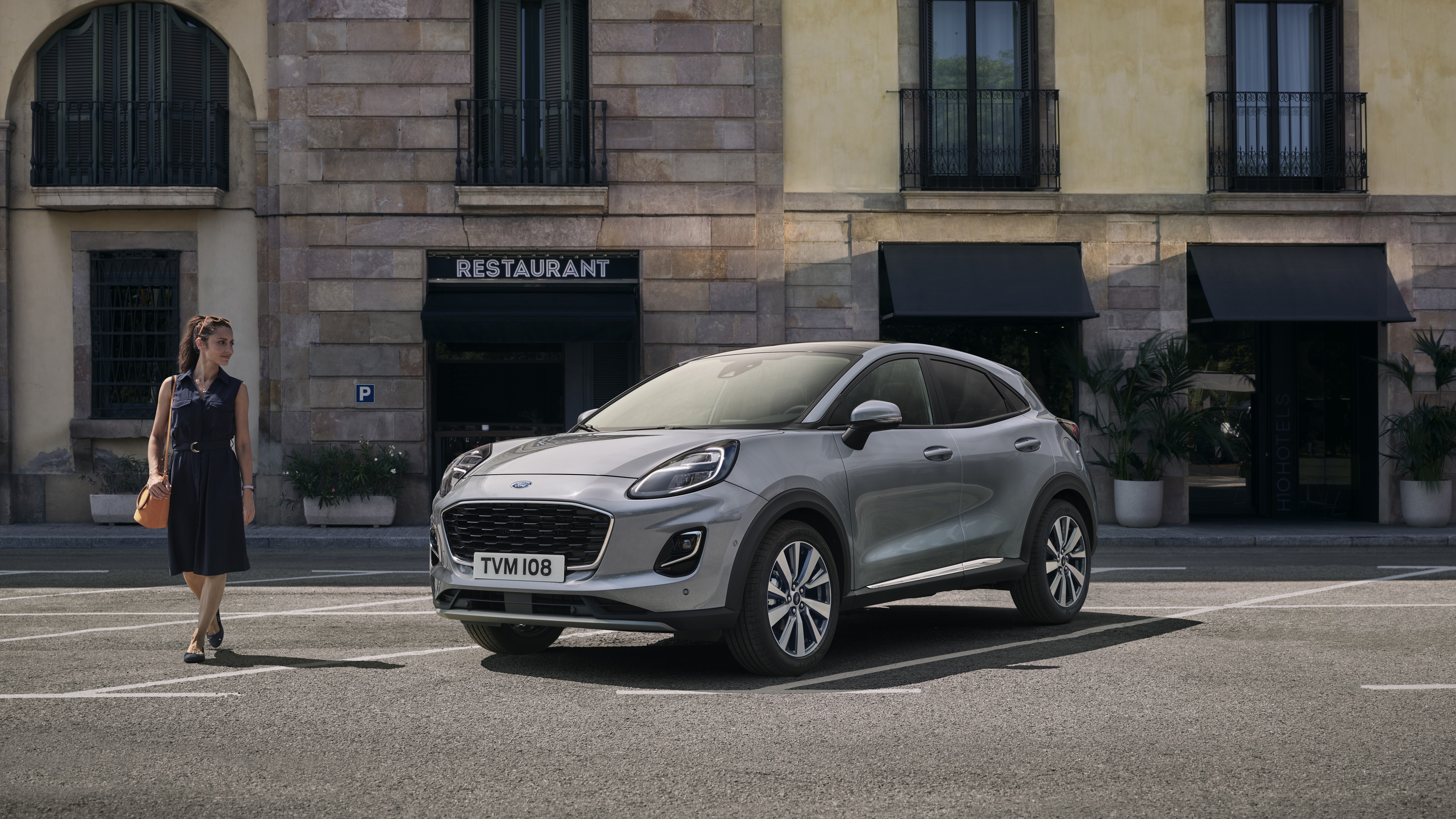 Ford Puma Titanium X parked outside a restaurant HD Wallpaper