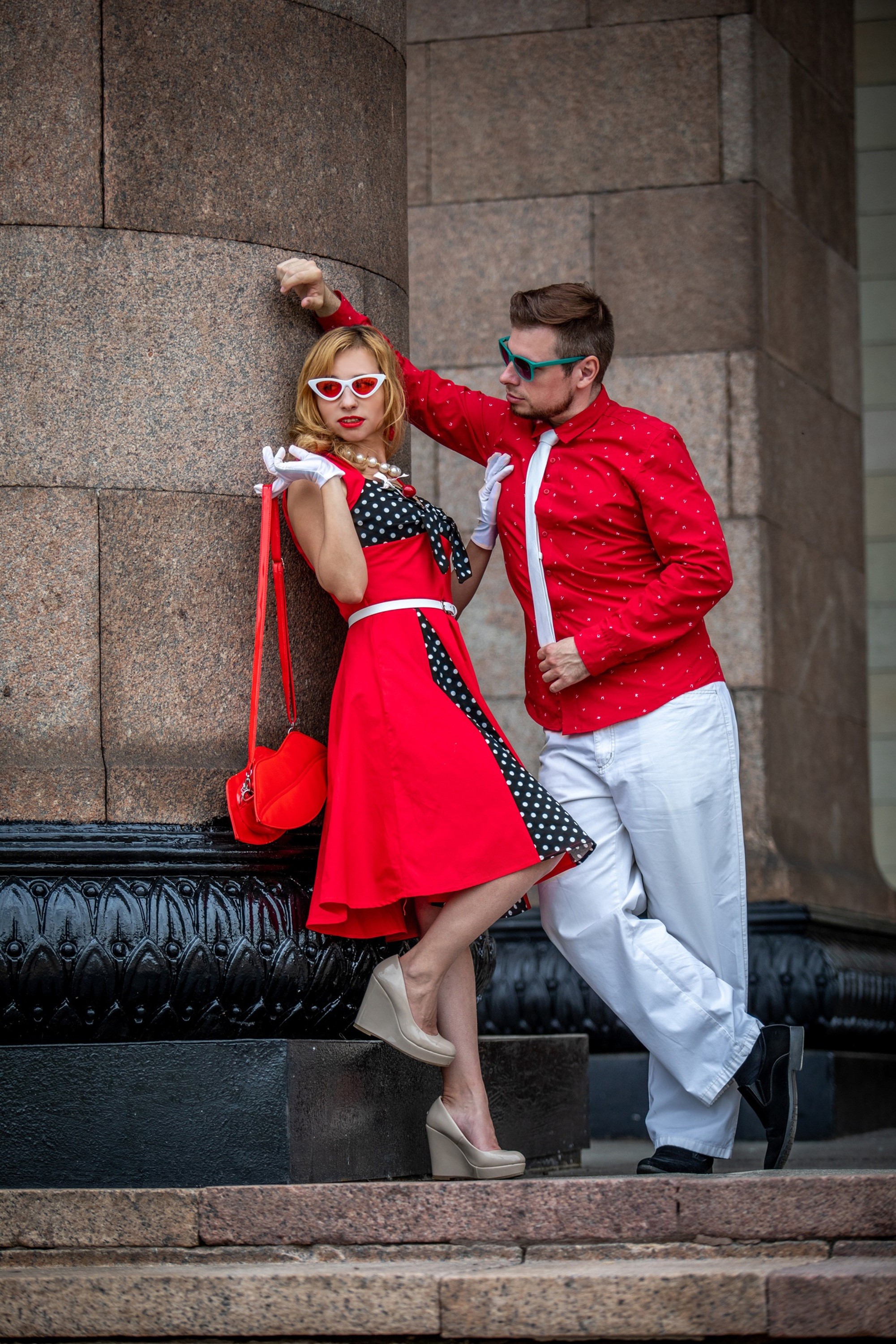 Couple in retro outfits posing by a column HD Phone Wallpaper