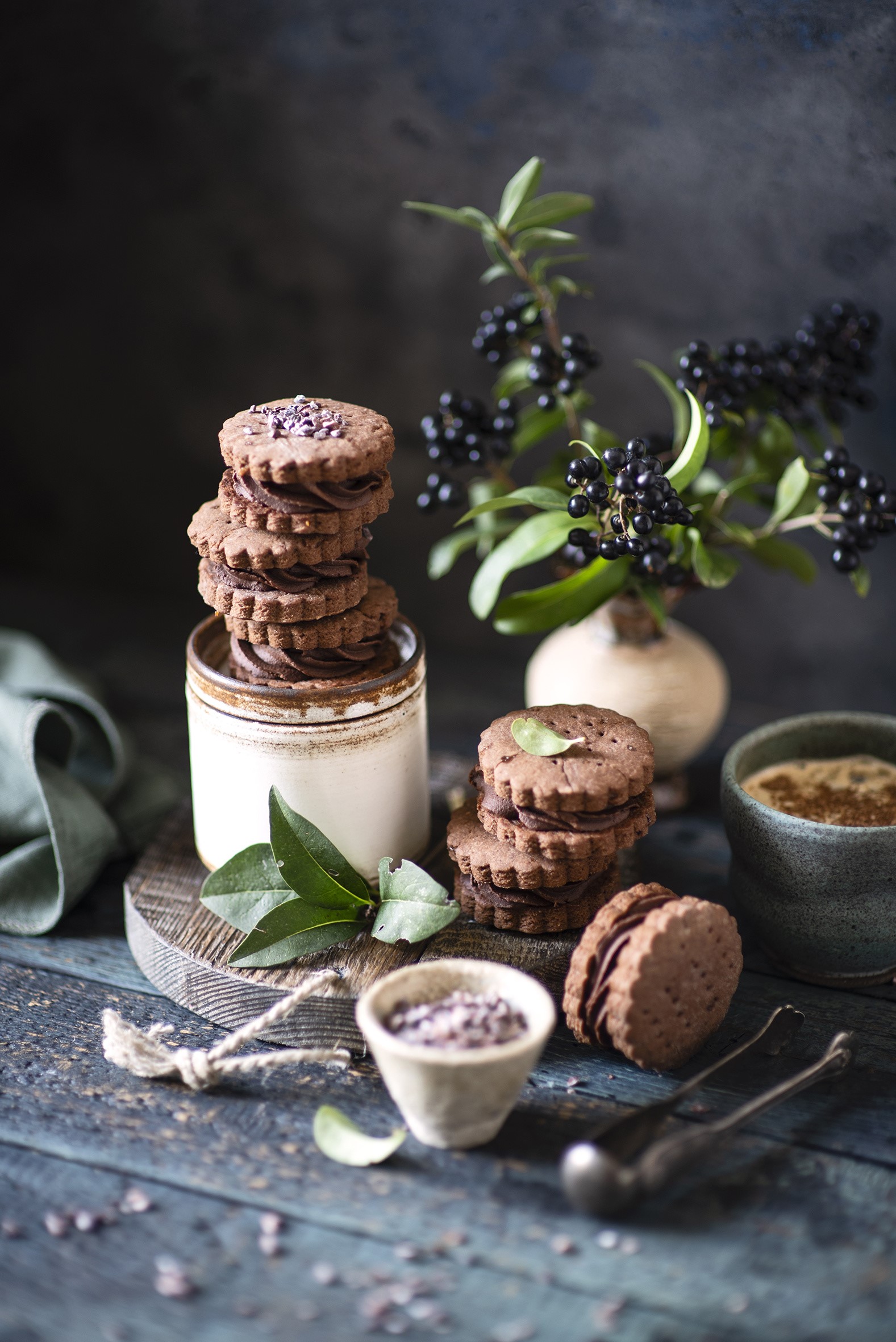 Chocolate cookies with berries and coffee HD Phone Wallpaper