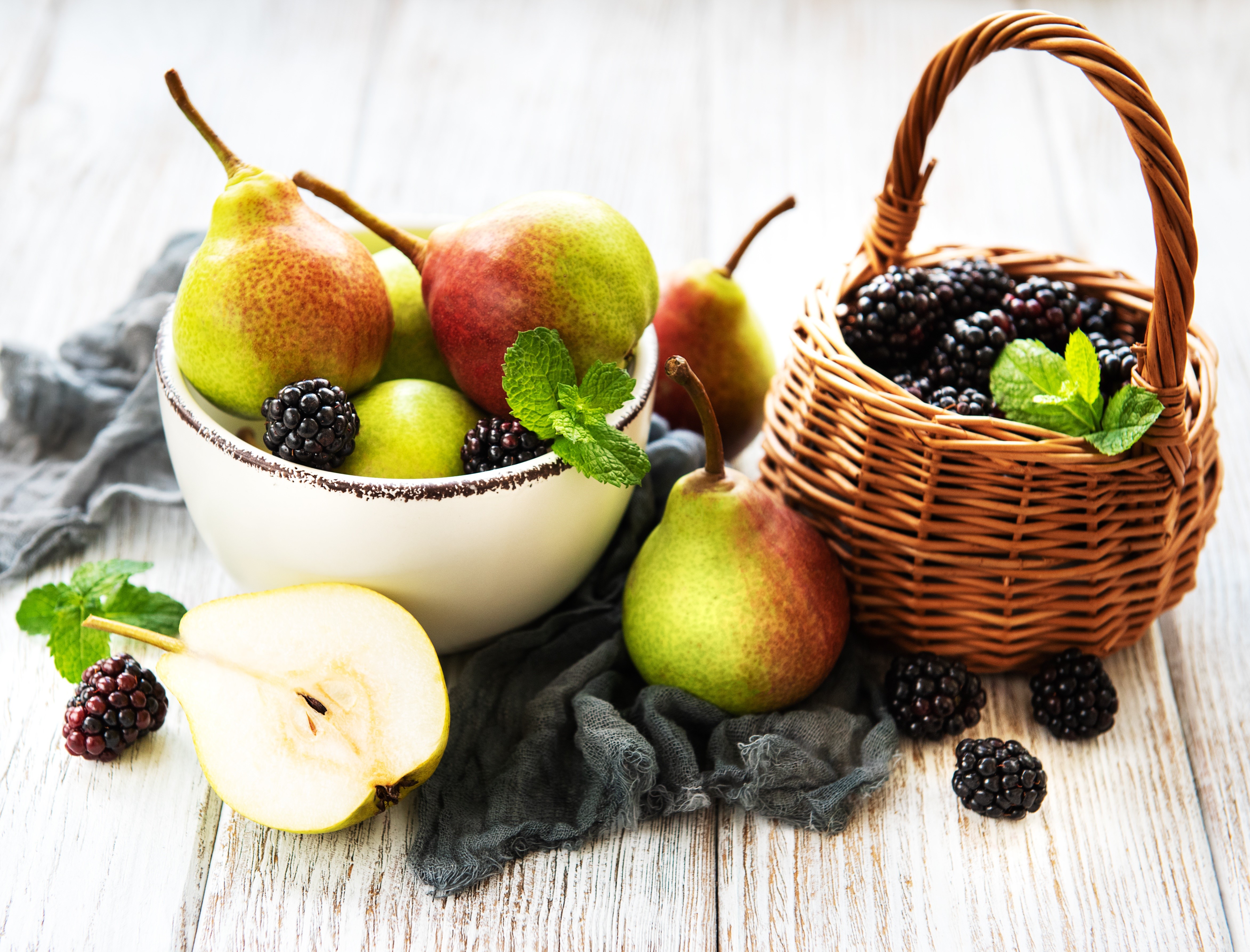 Pears and Blackberries in a Bowl and Basket HD Wallpaper