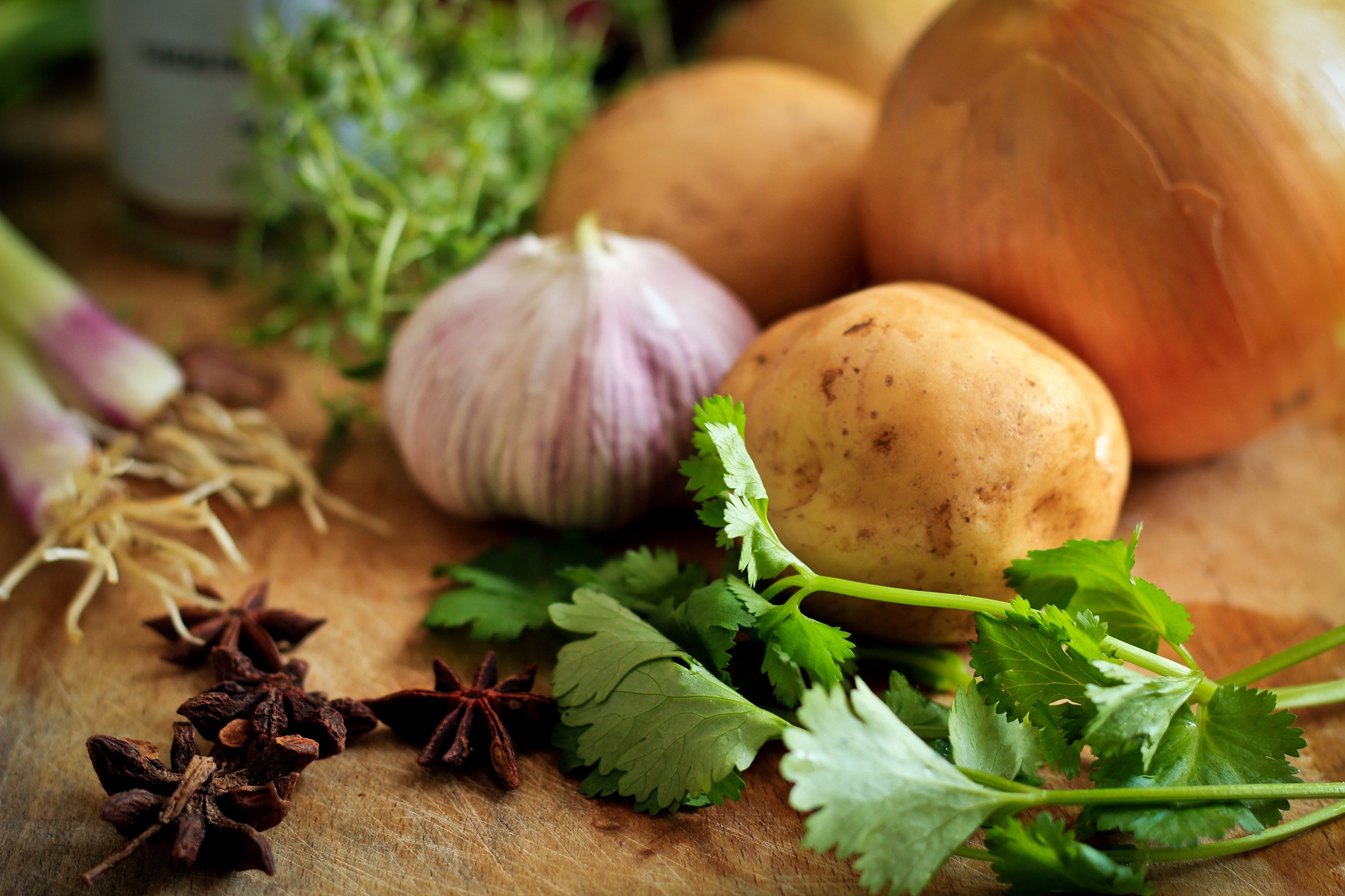 4K ingredients: Garlic, Potatoes, Onion, Parsley, Star Anise HD Wallpaper
