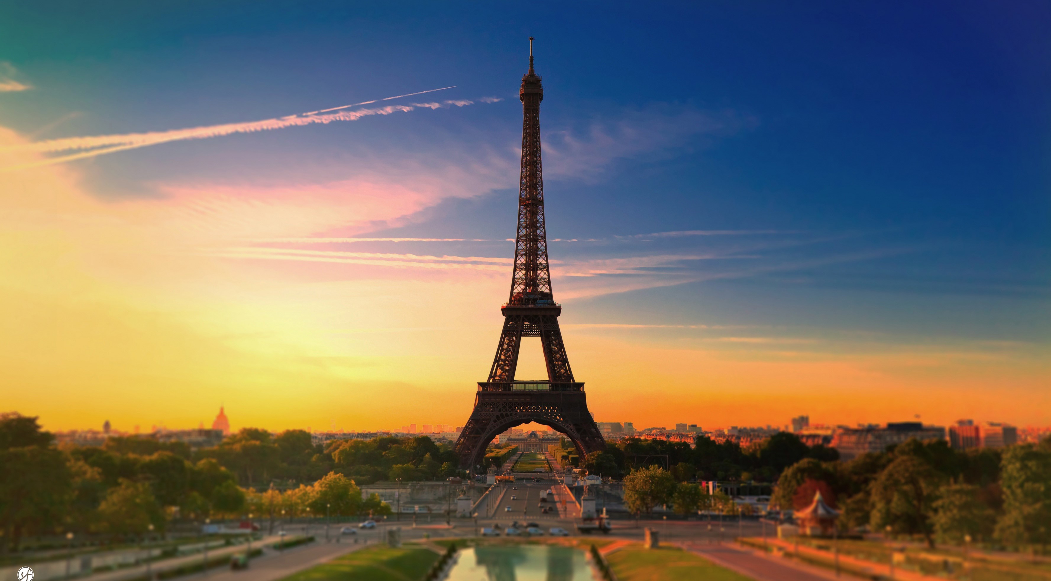 Eiffel Tower at Sunset in Paris, France HD Wallpaper