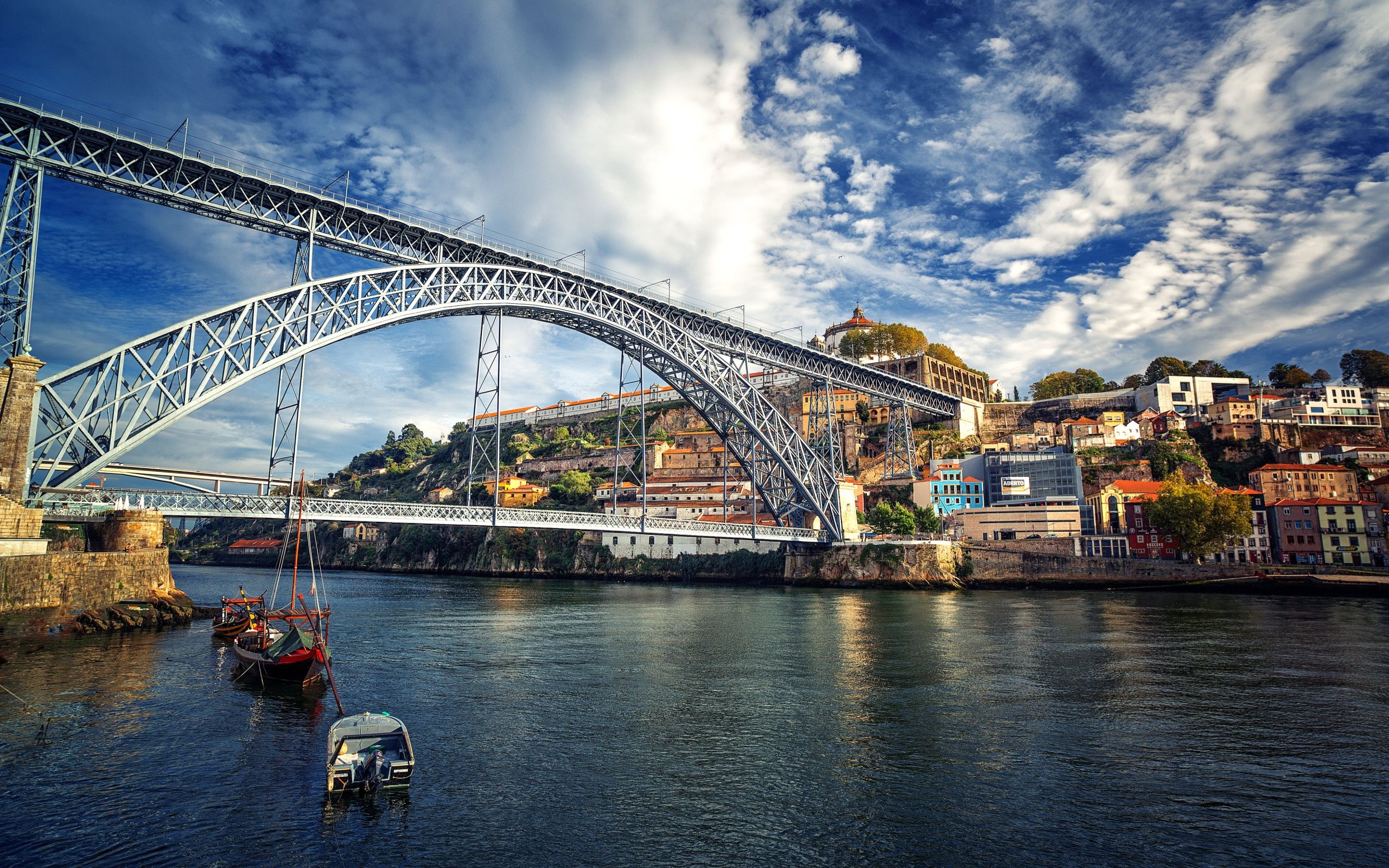 Dom Luís I Bridge over Douro River in Porto, Portugal HD Wallpaper
