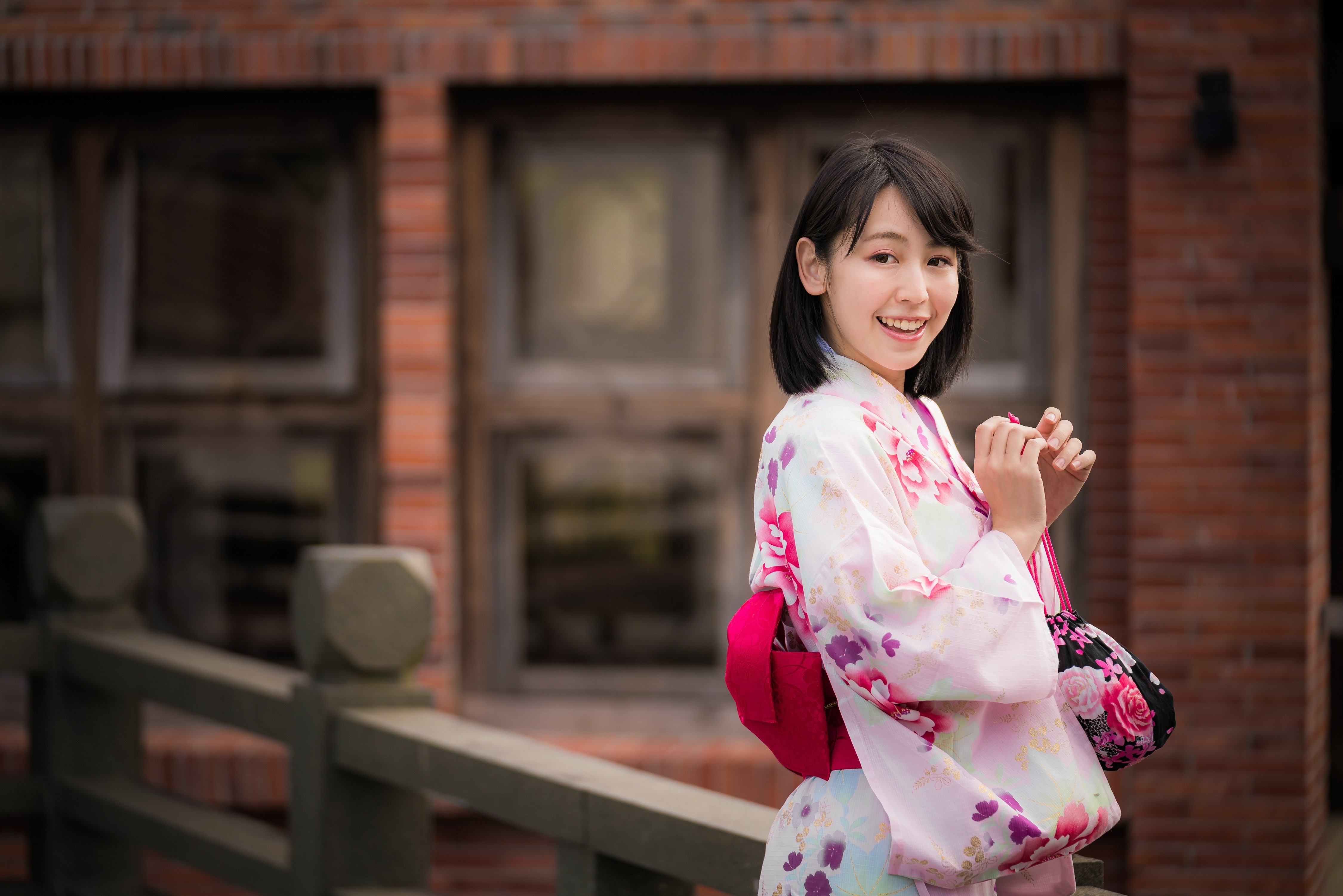 Asian woman in kimono smiling HD Wallpaper