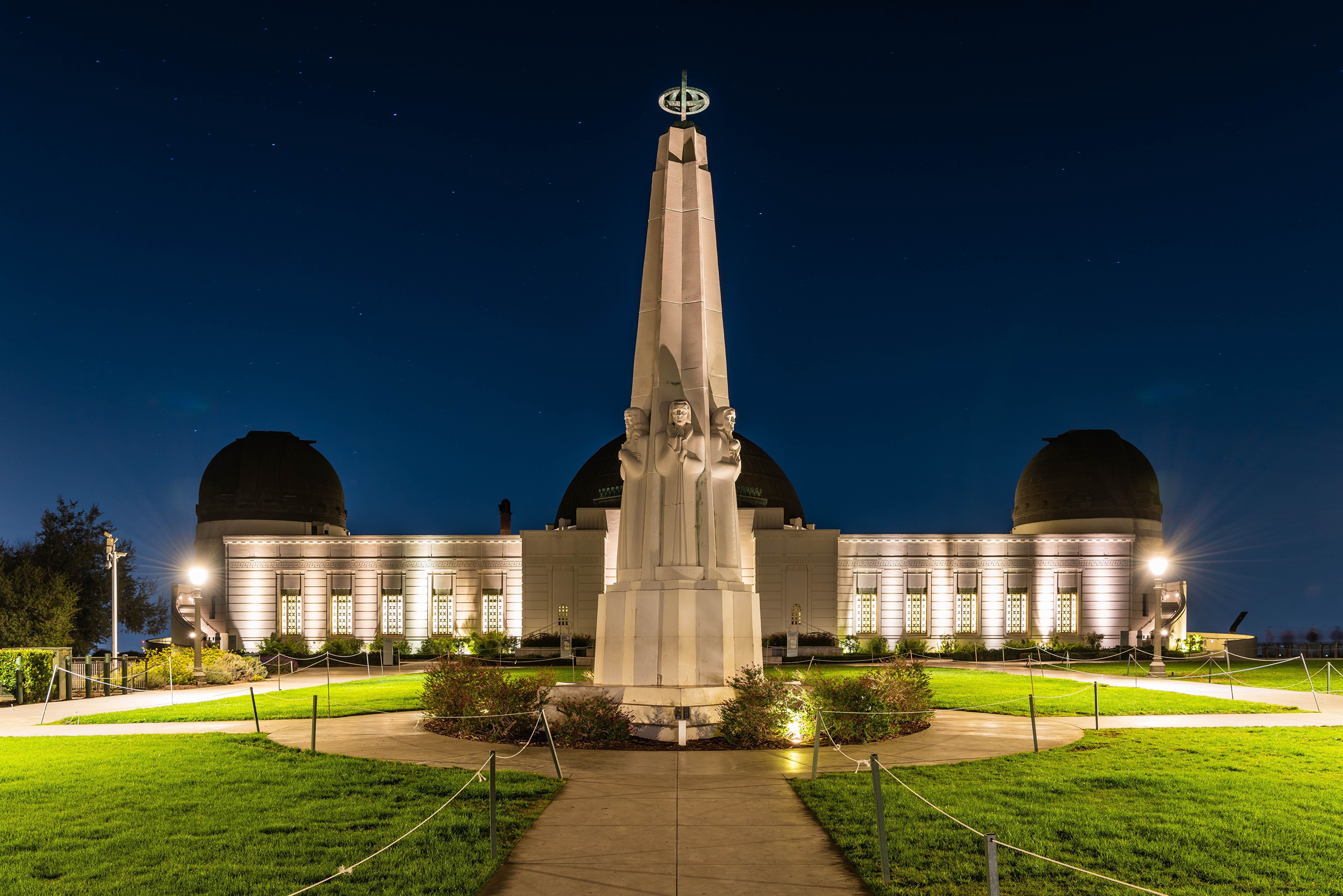 Griffith Observatory Monument at Night in Los Angeles HD Wallpaper