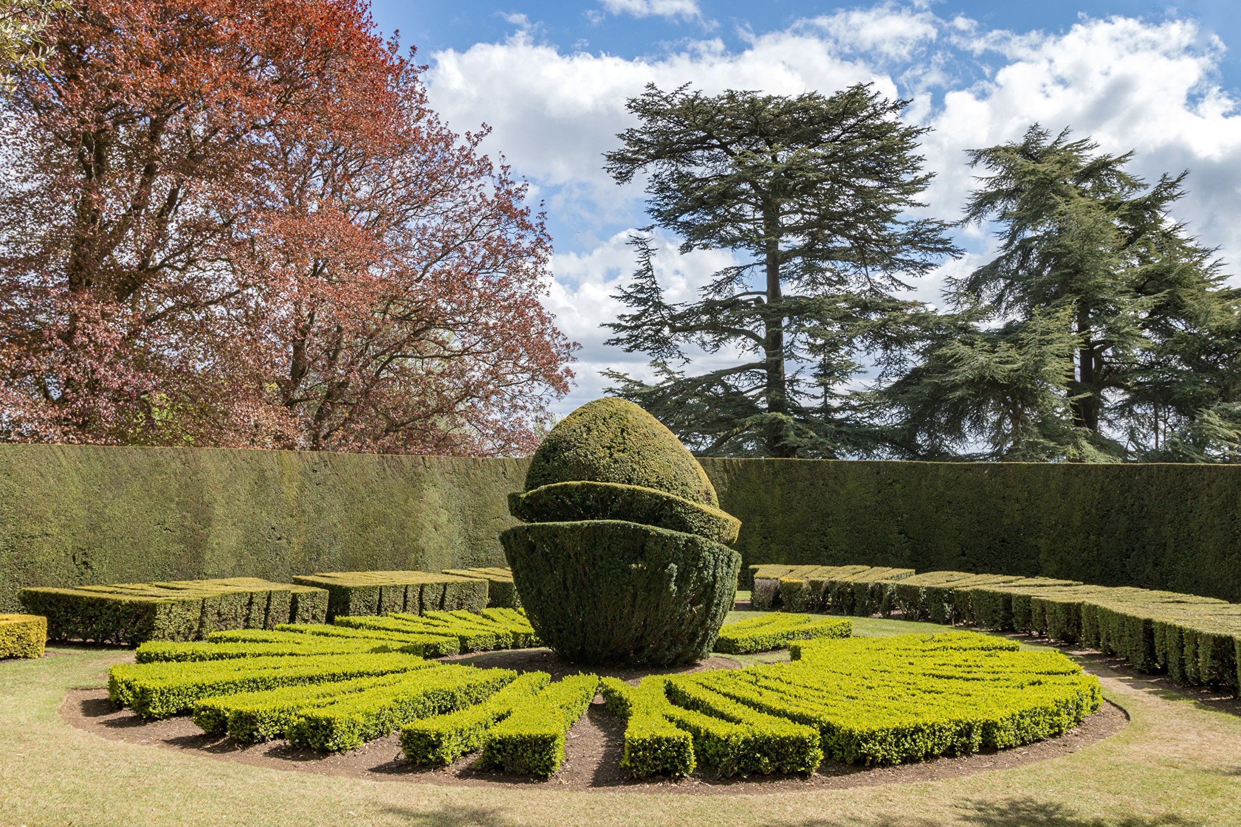 Topiary garden at Ascott House Gardens, Buckinghamshire, England HD Wallpaper