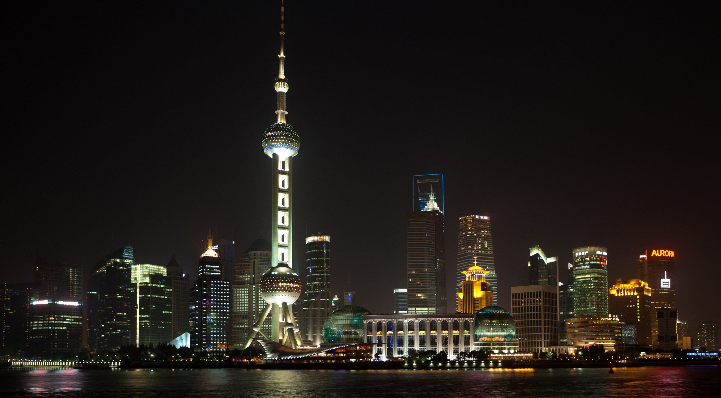 Shanghai skyline at night with Oriental Pearl Tower HD Wallpaper