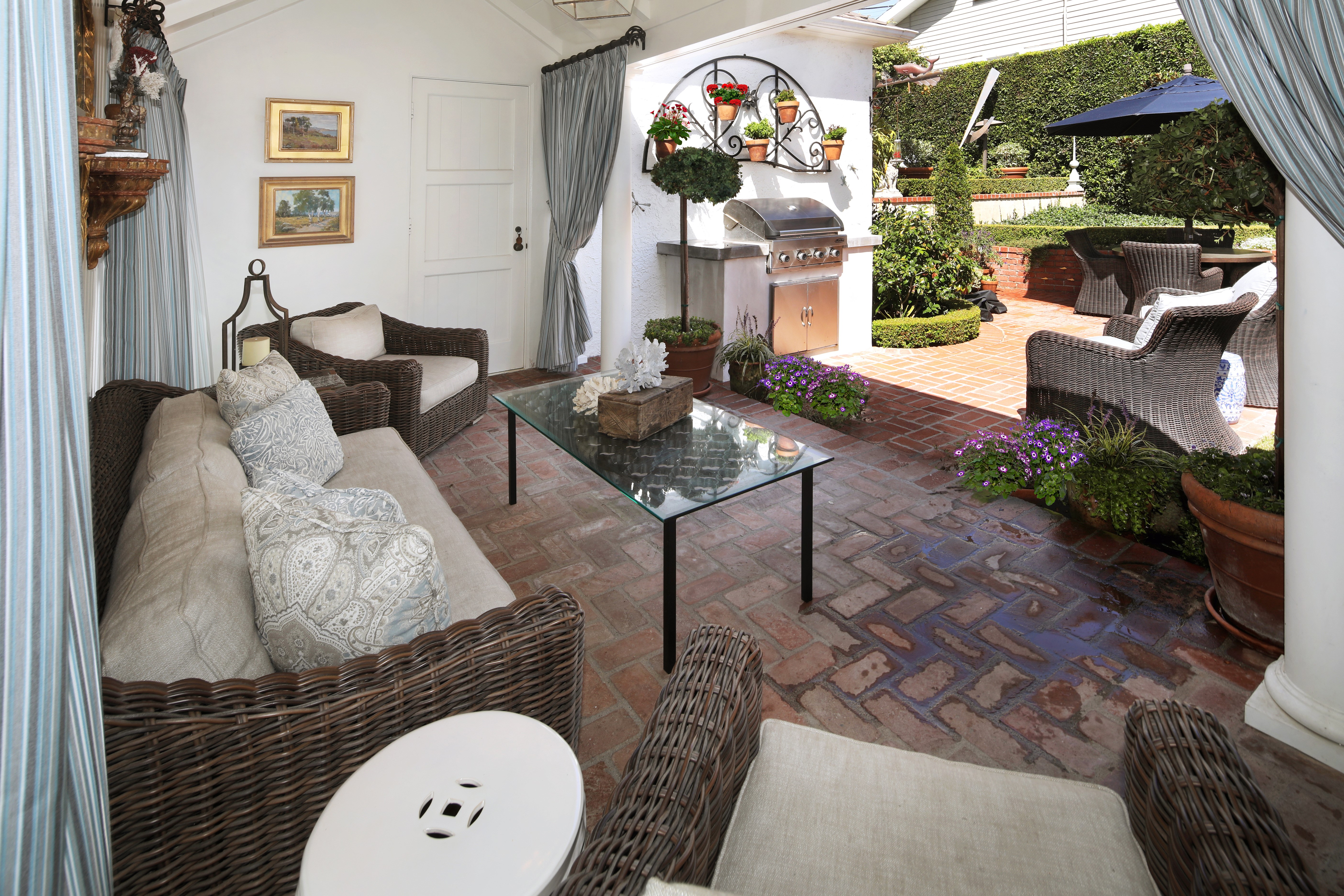 Outdoor living room with grill and patio furniture HD Wallpaper