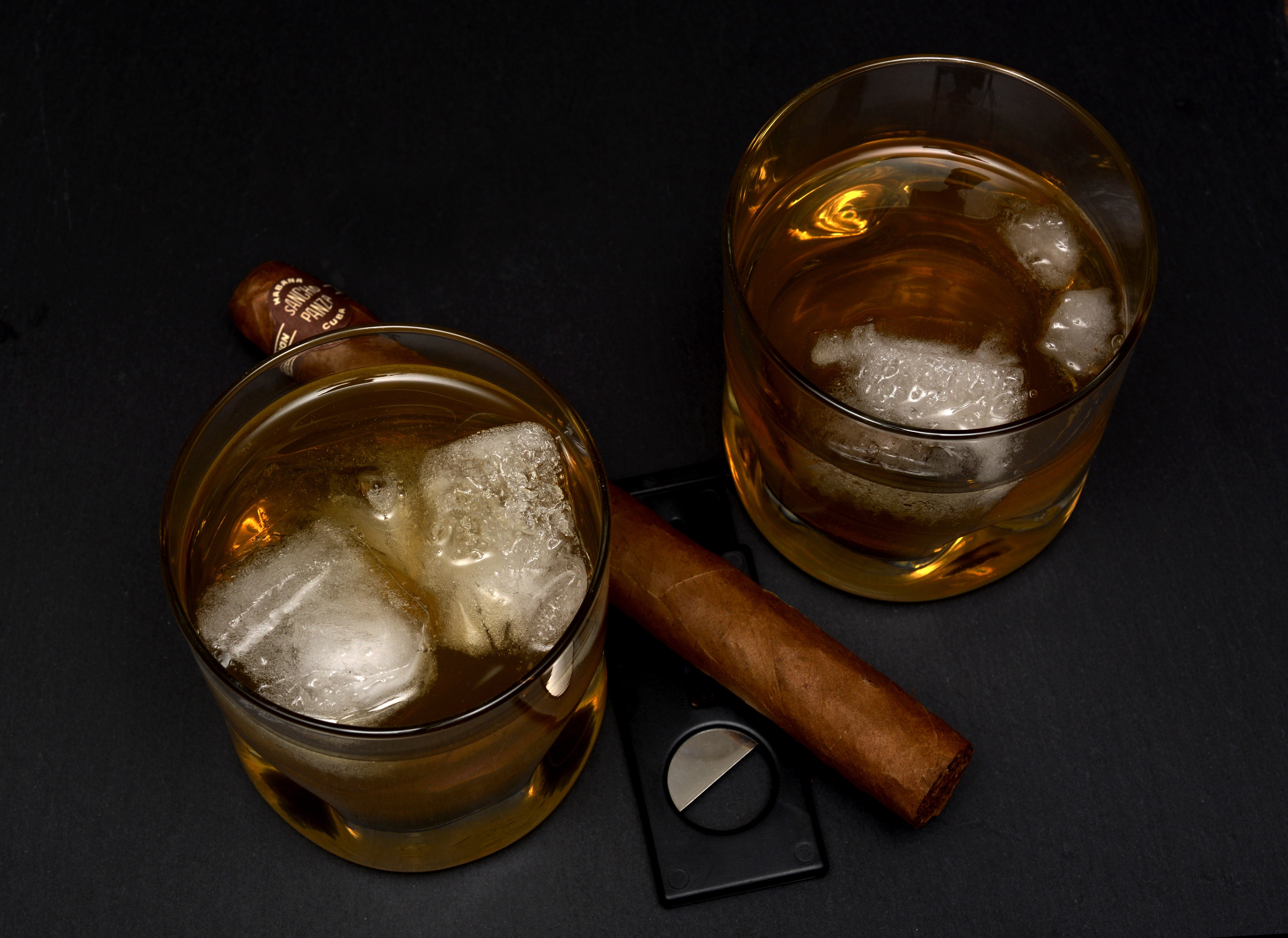 4K Whisky Glasses with Ice and Cigar HD Wallpaper