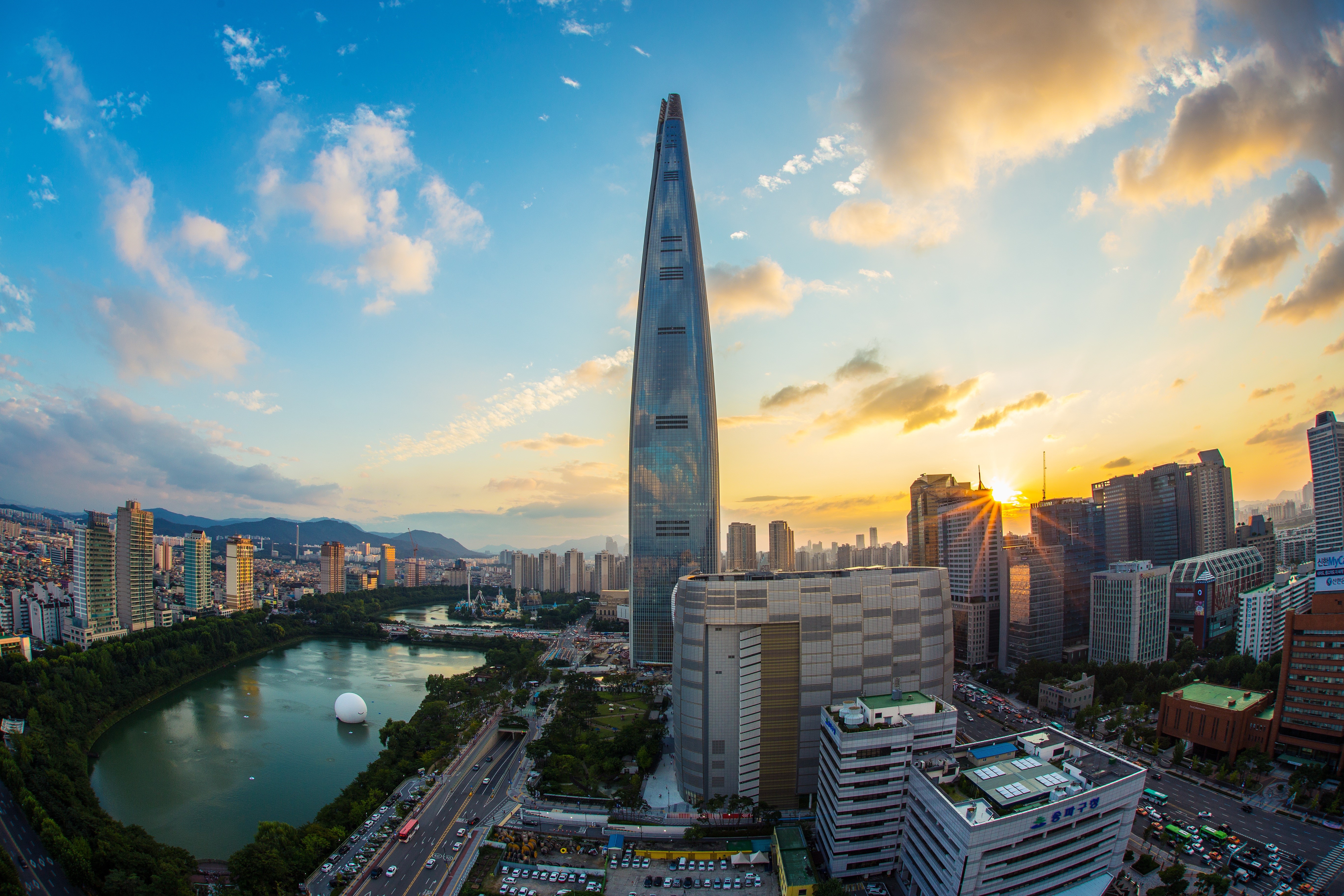 Lotte World Tower at Sunset in Seoul, South Korea HD Wallpaper