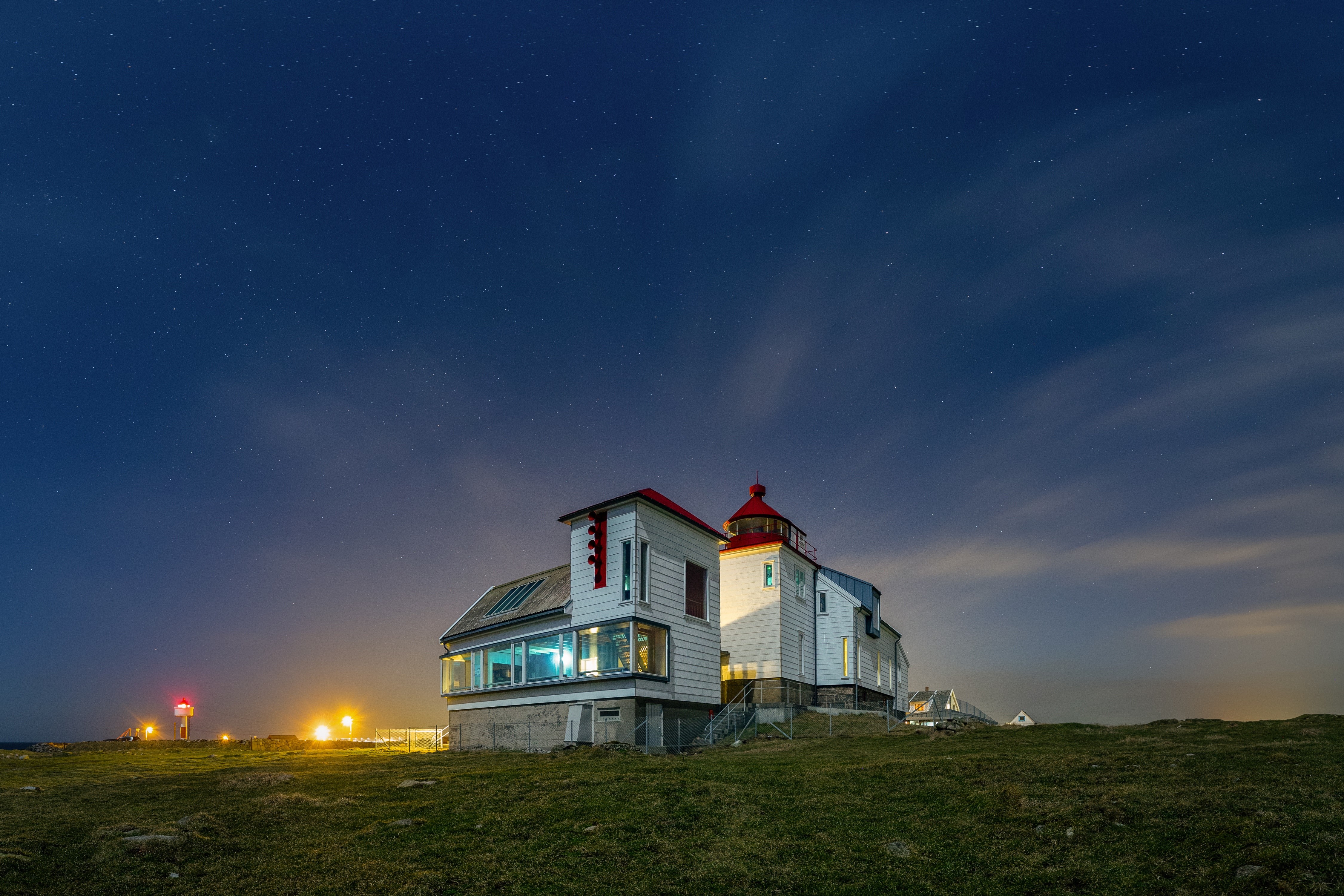 Kvassheim Lighthouse in Norway at Night HD Wallpaper