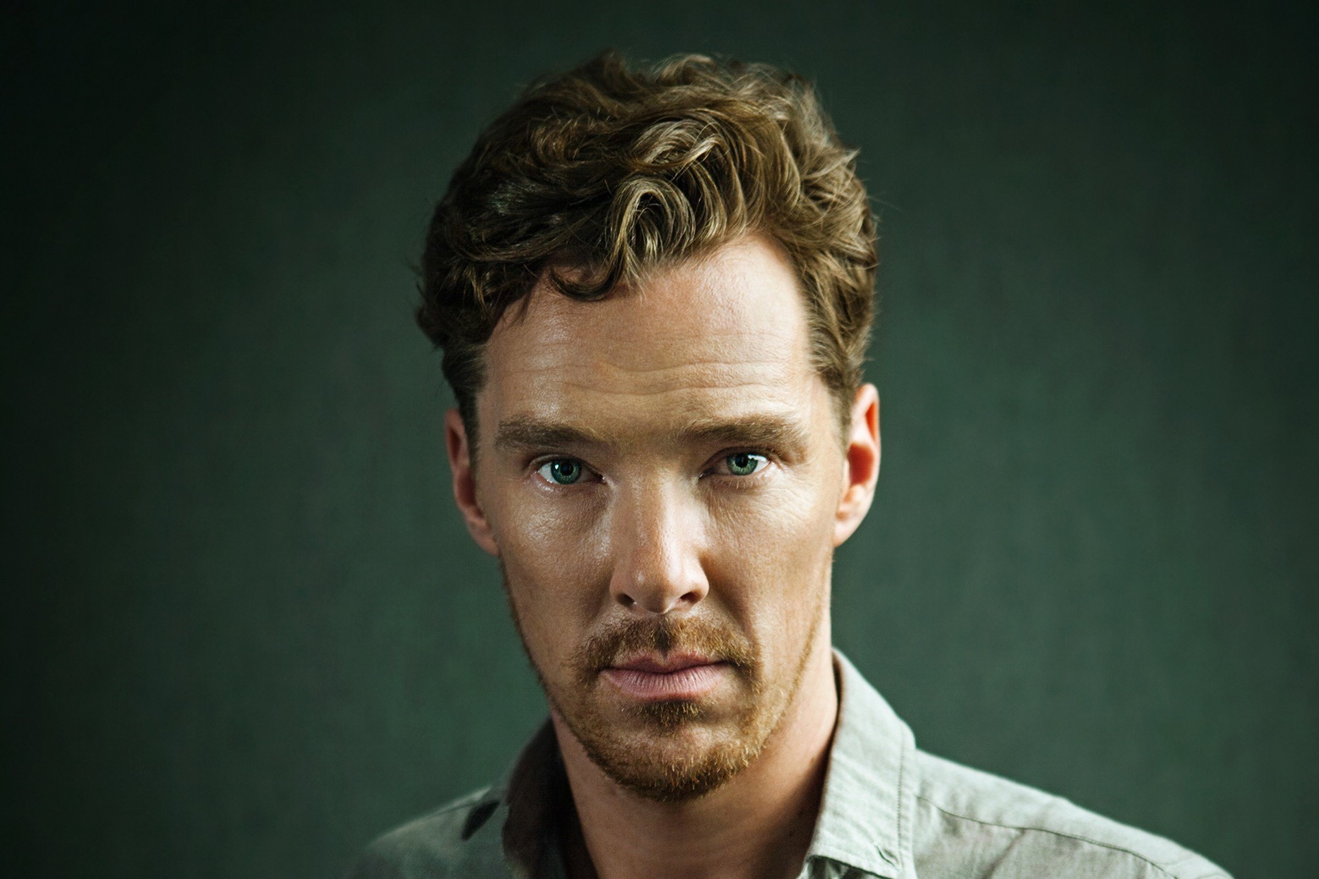 Benedict Cumberbatch looking forward HD Wallpaper