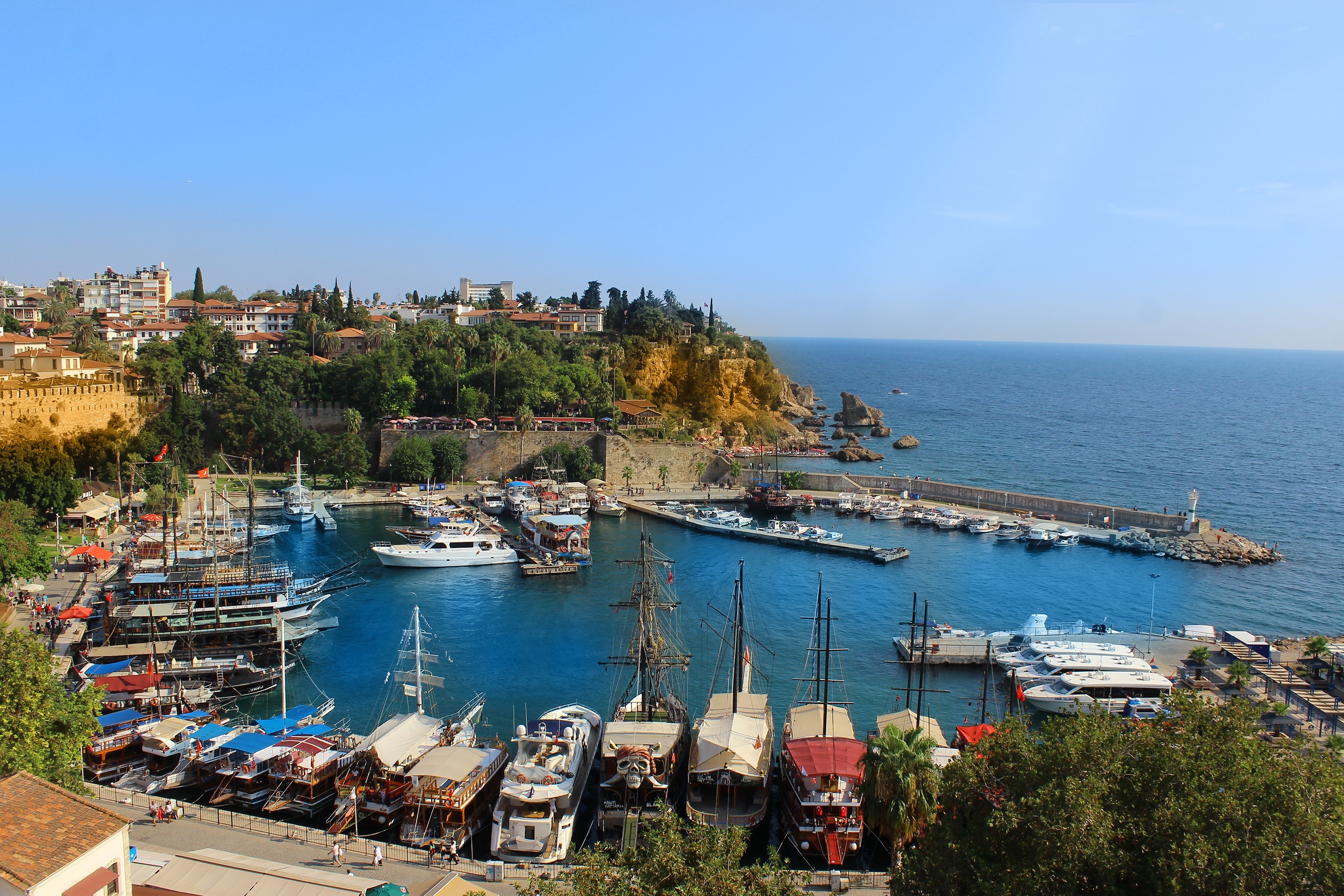 Boats docked in a harbor in Antalya, Turkey HD Wallpaper