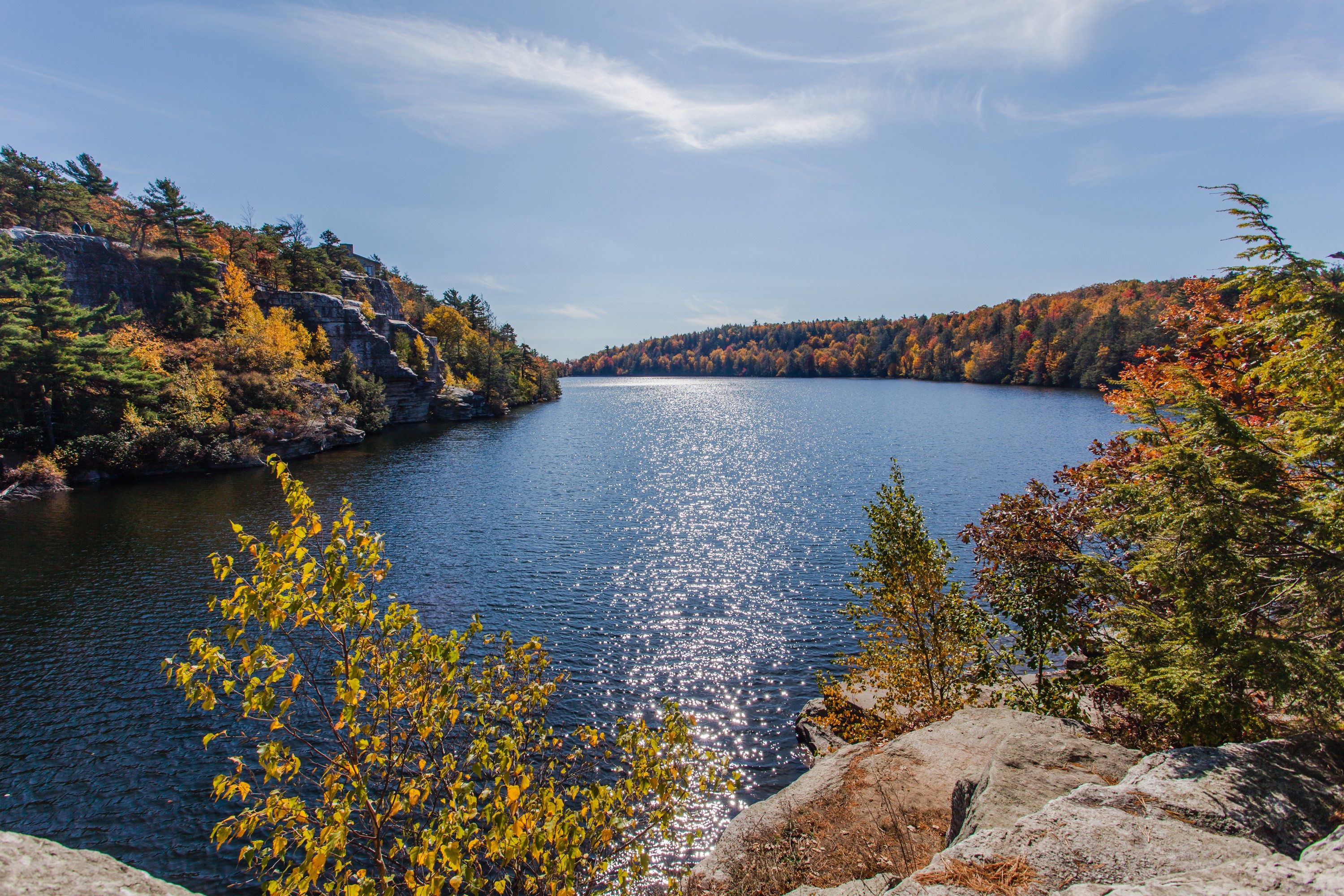 Lake Minnewaska in Autumn, Gardiner, New York HD Wallpaper