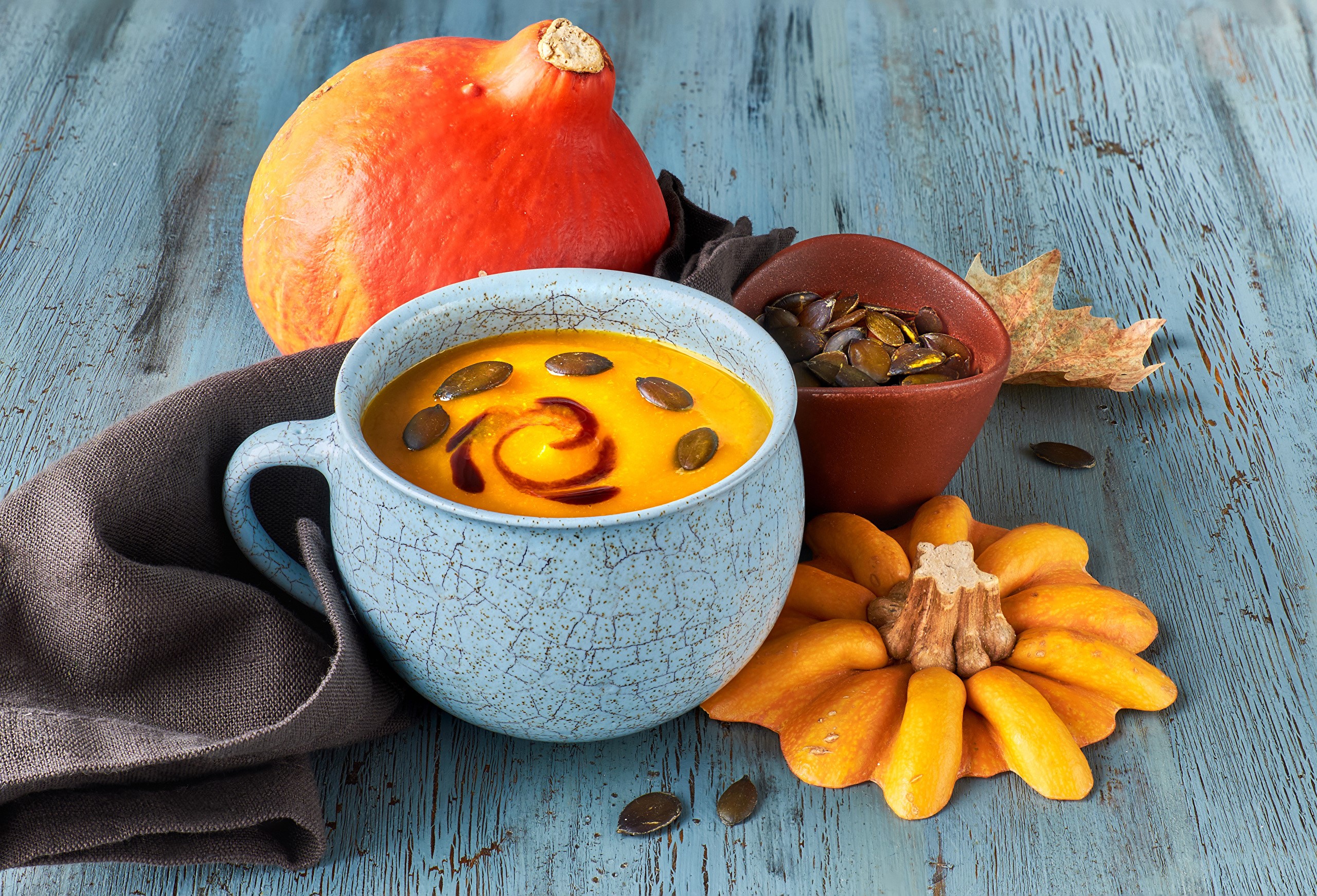 Pumpkin soup with pumpkin seeds and pumpkin HD Wallpaper