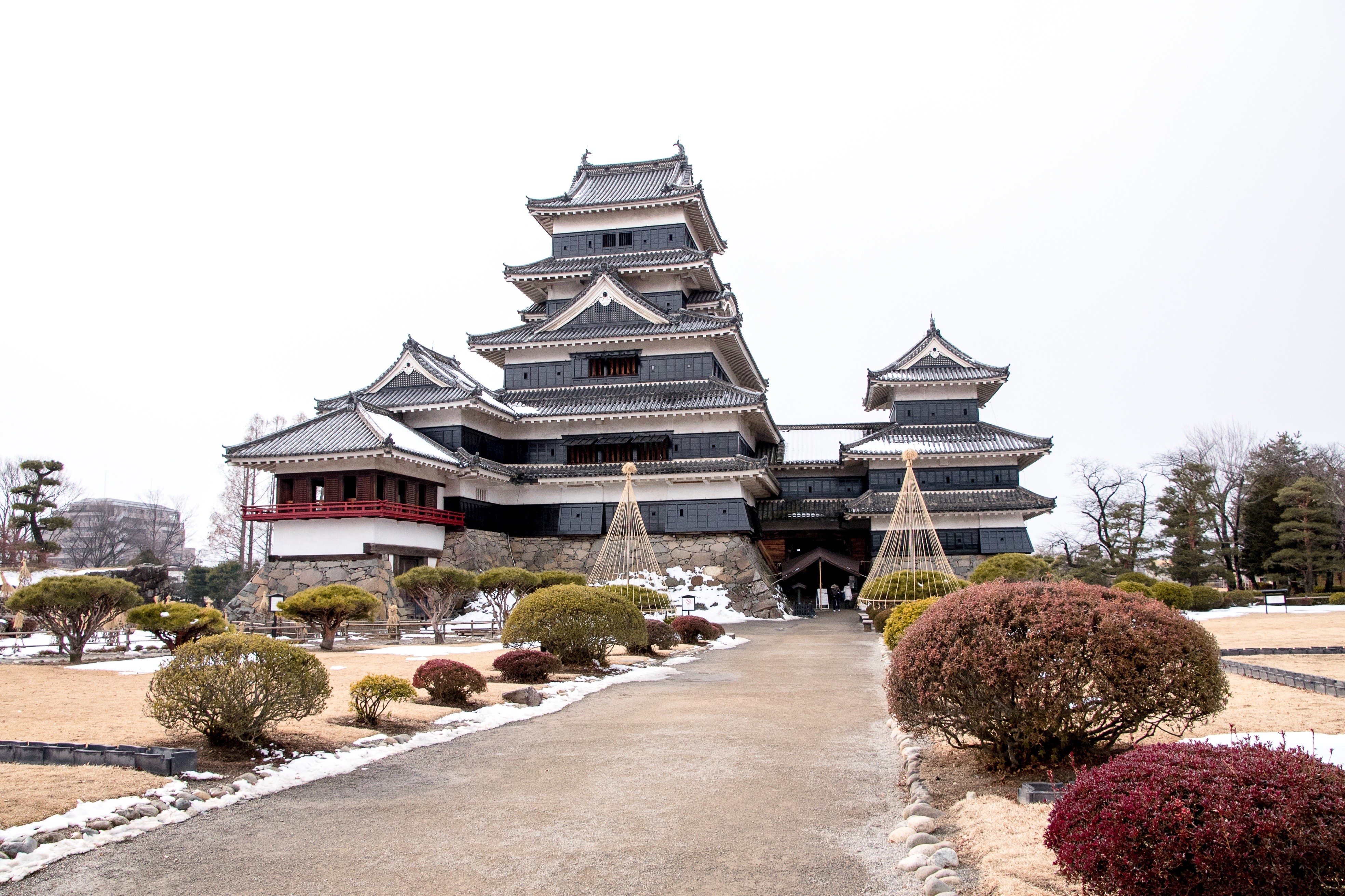 Matsumoto Castle in Nagano Prefecture, Japan HD Wallpaper