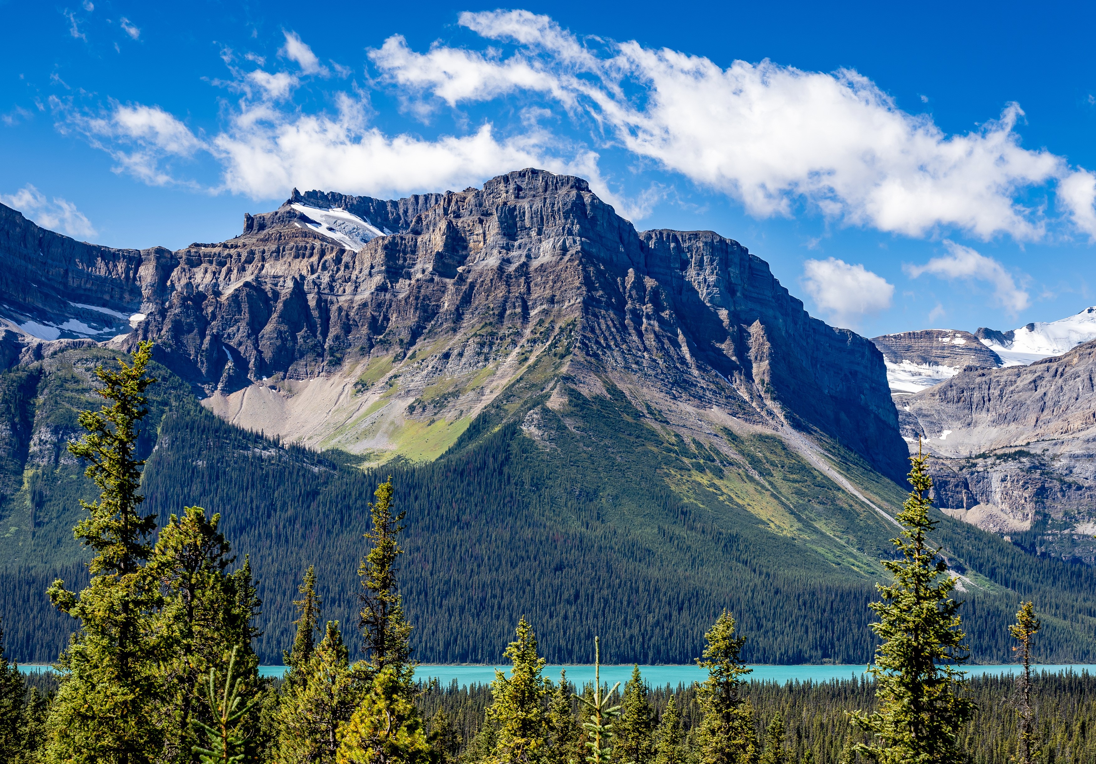 Rocky Mountains and turquoise lake in Banff National Park, Canada HD Wallpaper