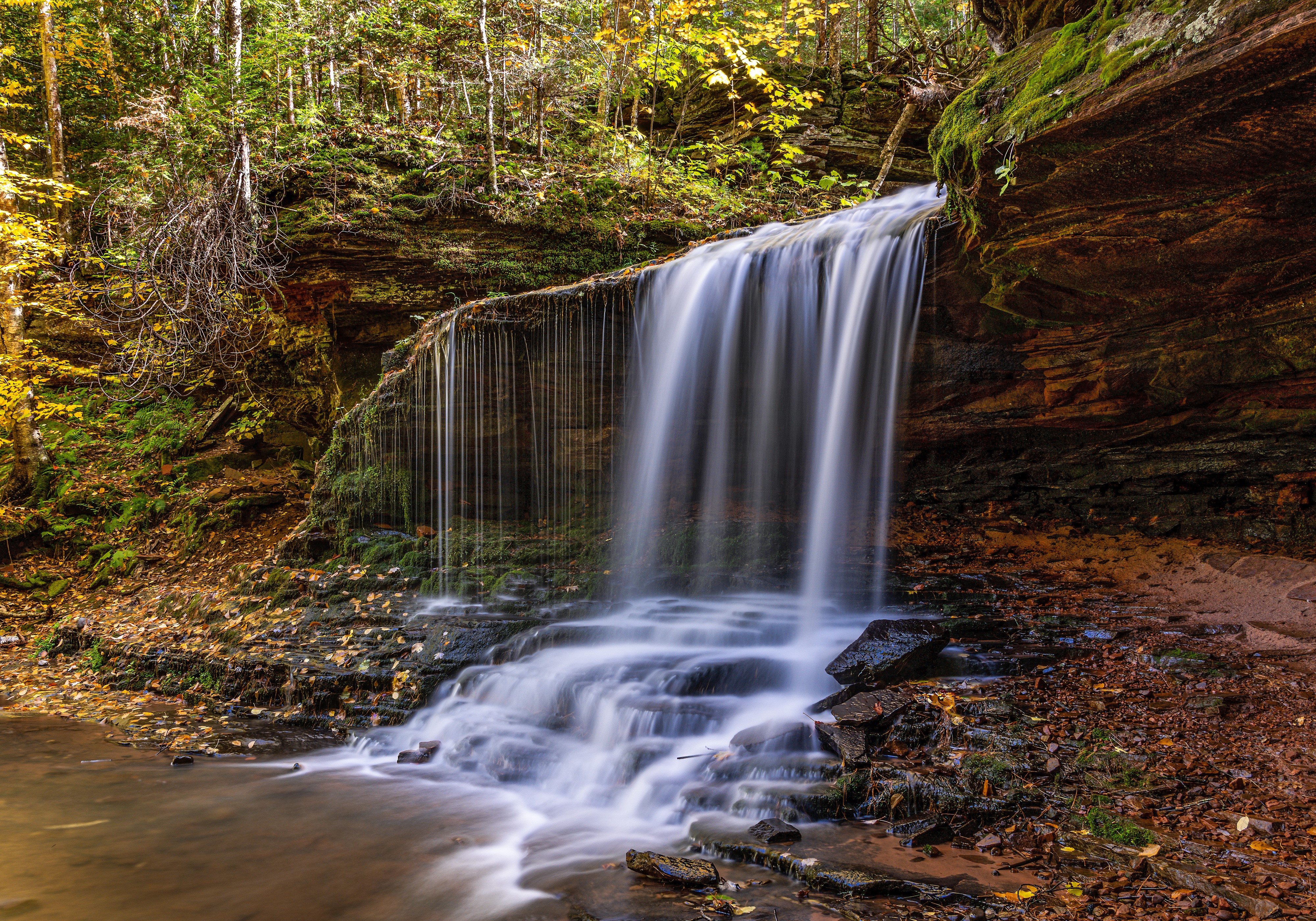 Lost Creek Falls in Wisconsin, USA, Autumn HD Wallpaper