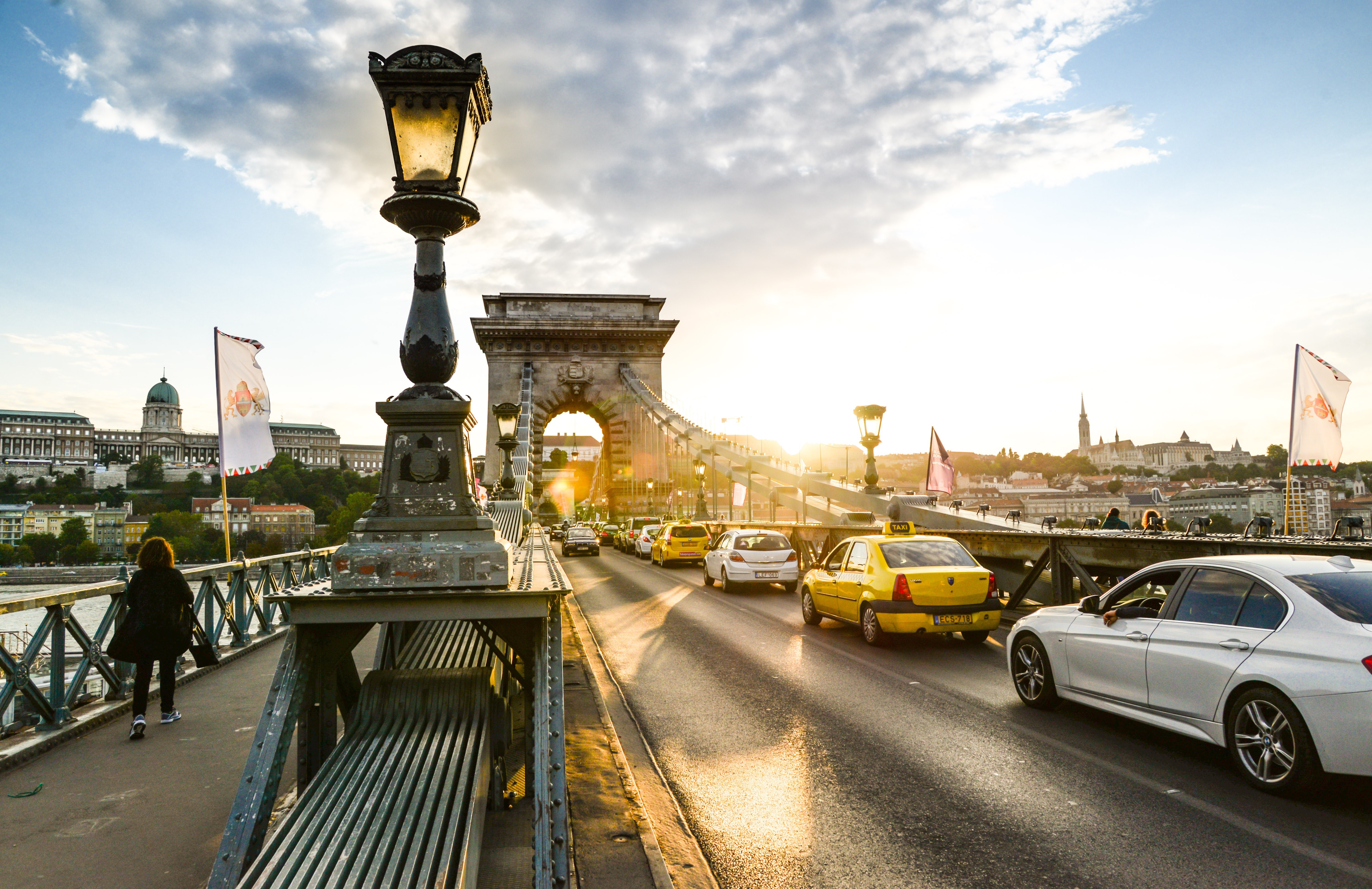 Chain Bridge in Budapest, Hungary at Sunset HD Wallpaper