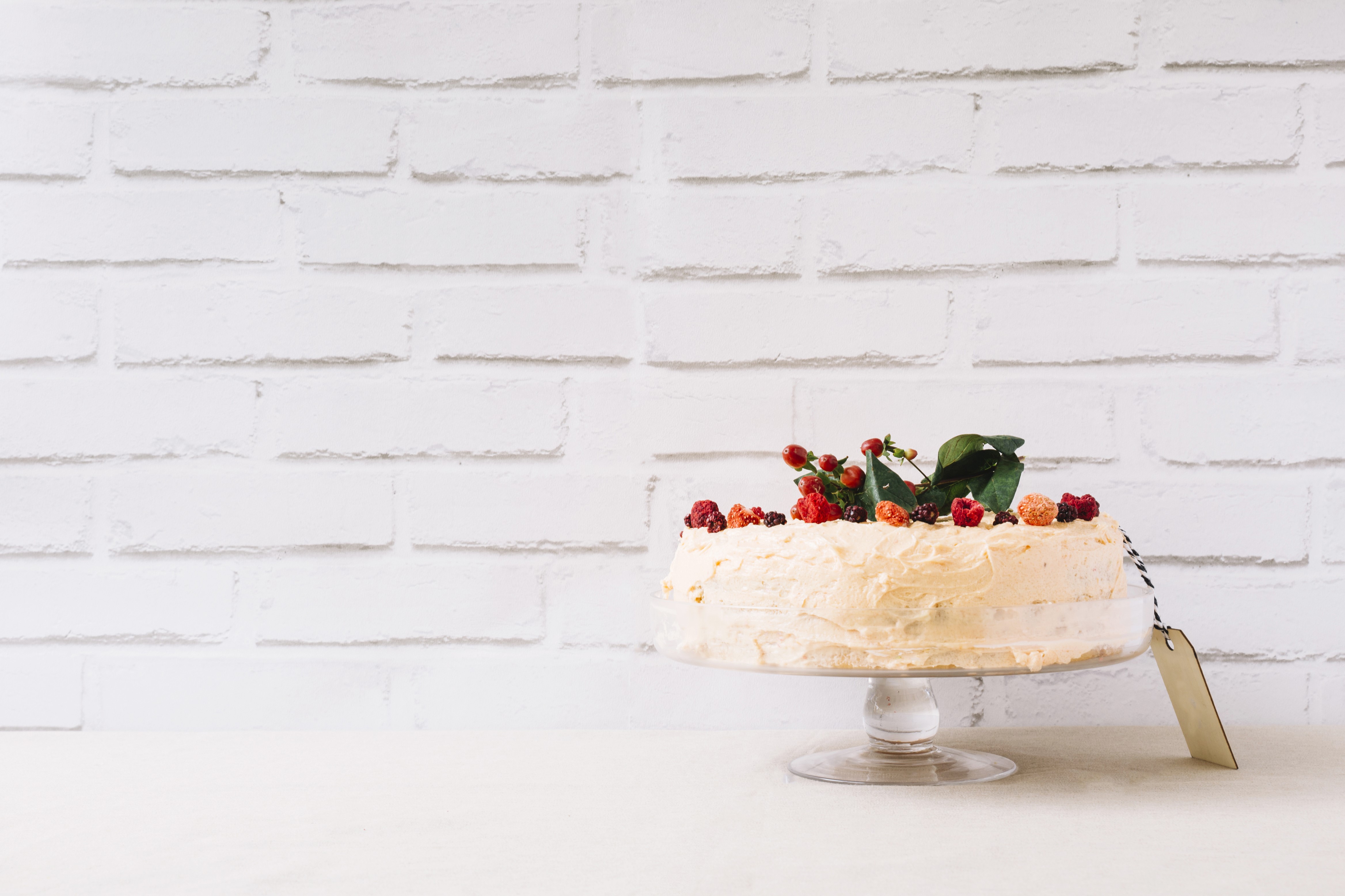 Cake with berries on a cake stand HD Wallpaper