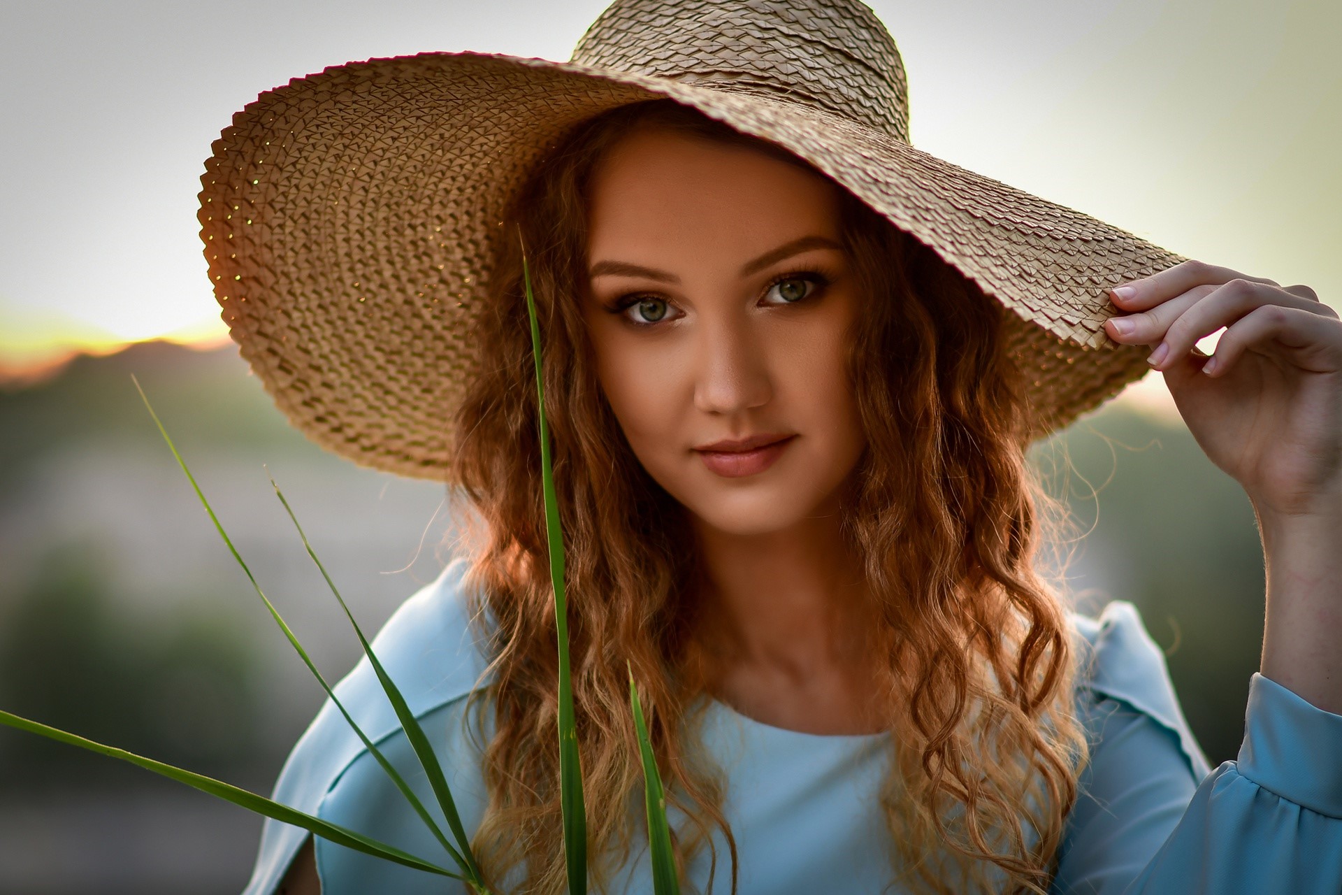 Woman in a straw hat with curly hair HD Wallpaper