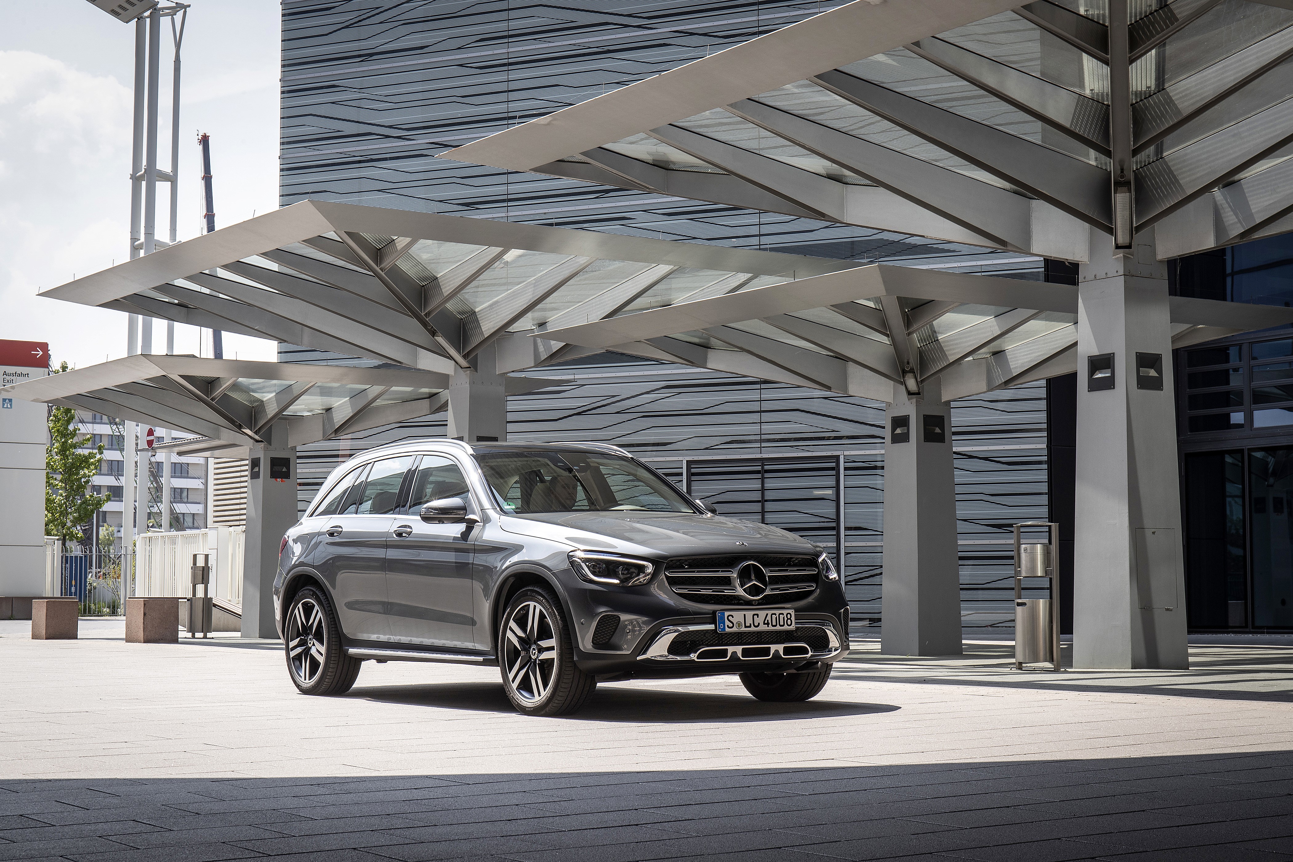 2019 Mercedes-Benz GLC 300 4MATIC Crossover HD Wallpaper