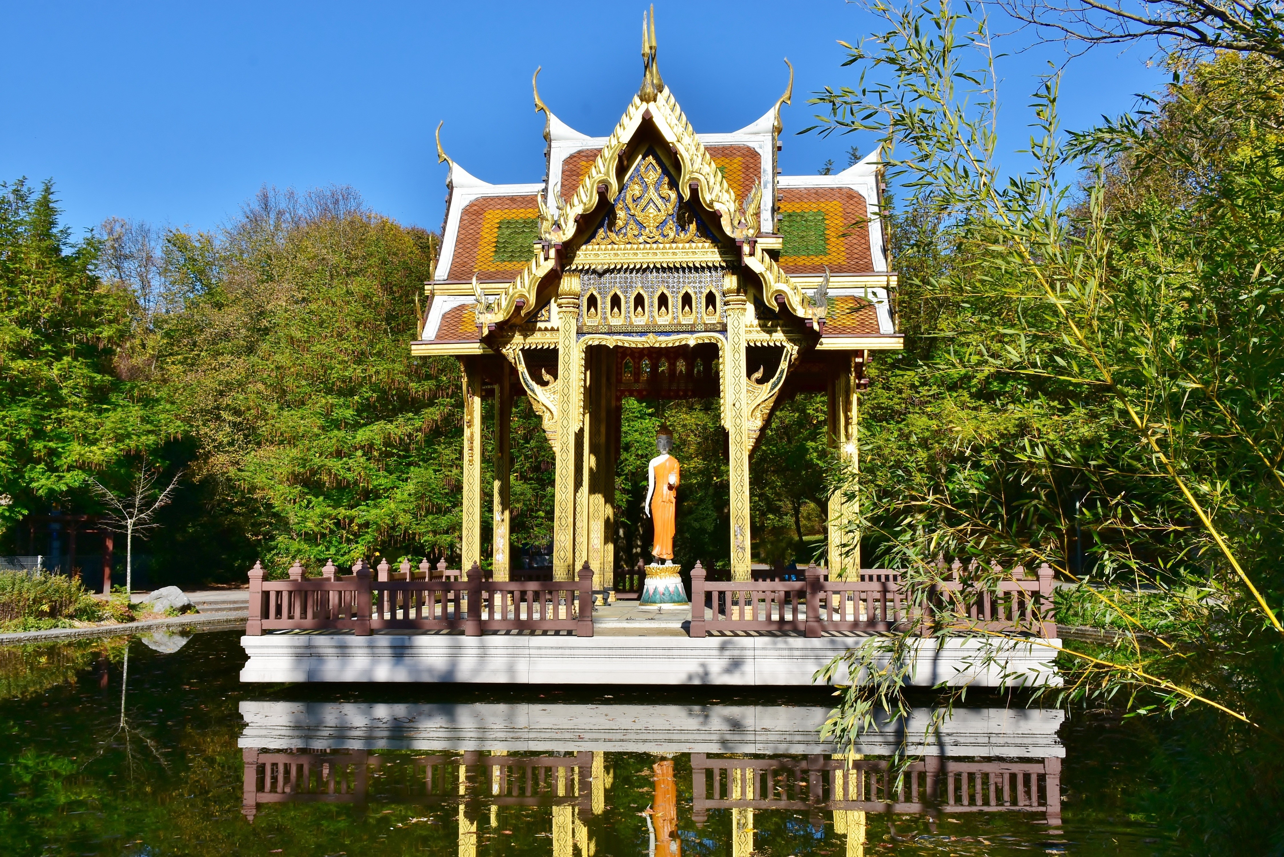Thai Temple Pagoda with Buddha Statue in Pond, Munich HD Wallpaper