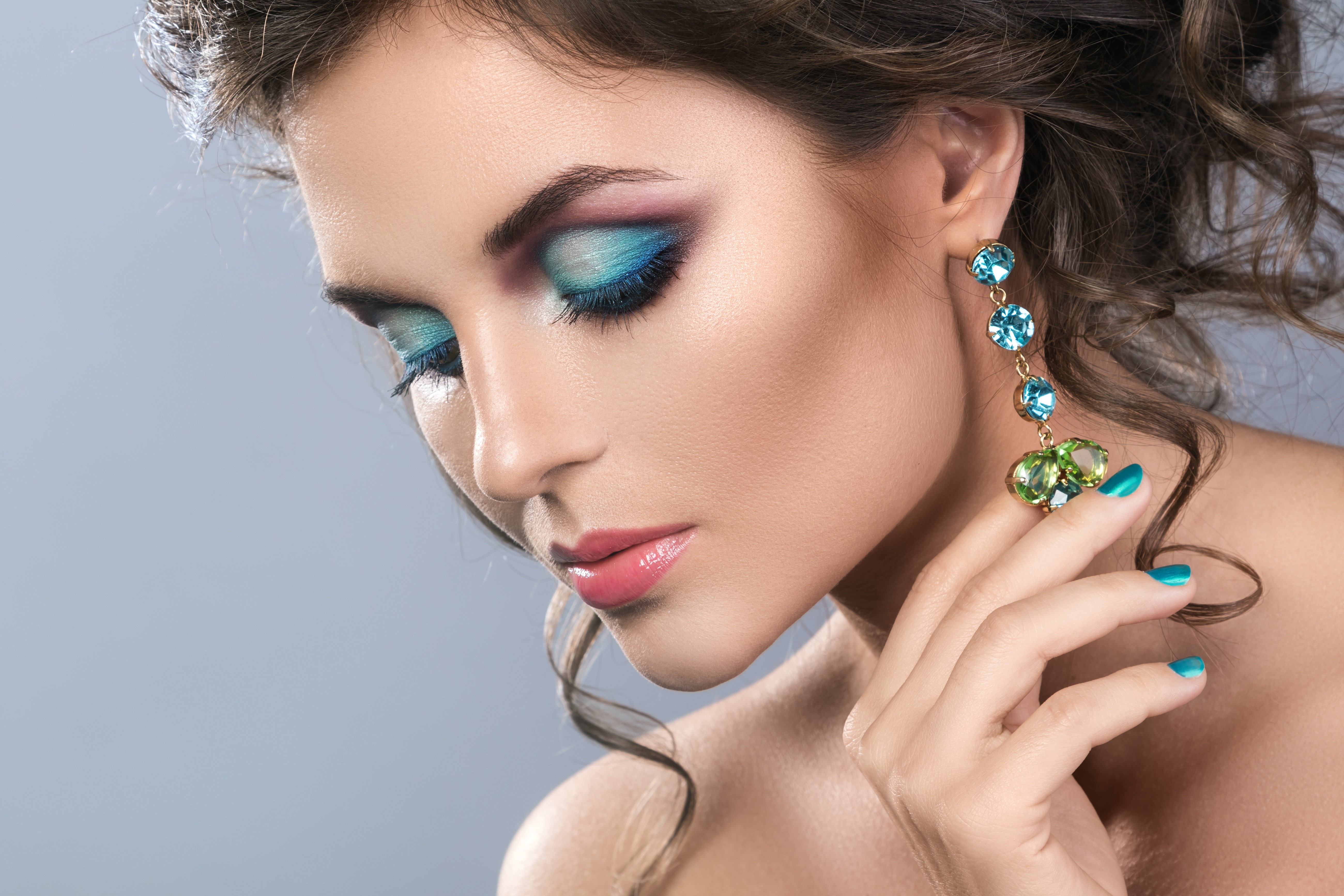 Model with blue and pink makeup and earrings HD Wallpaper