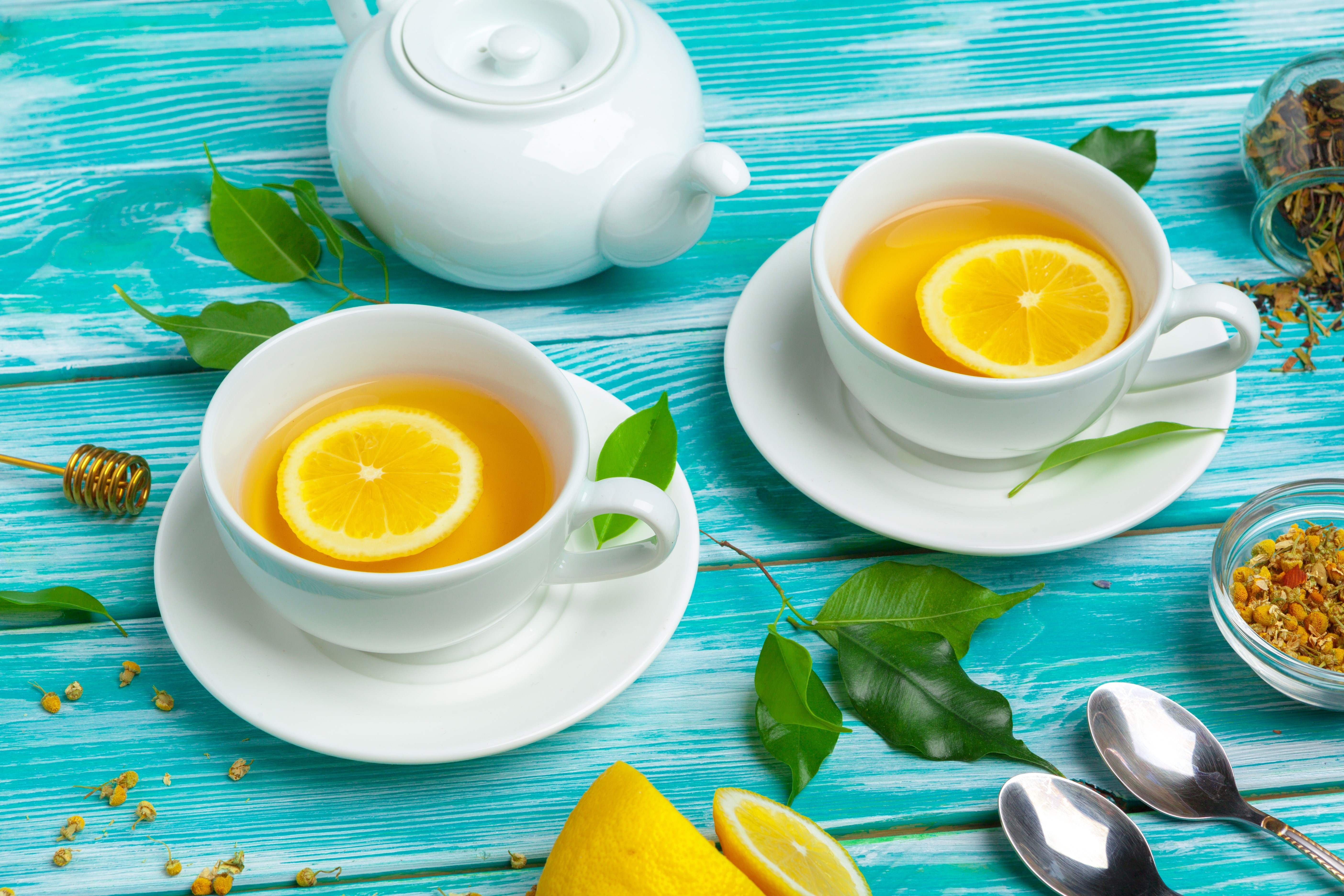 Tea with lemon in cups and kettle HD Wallpaper