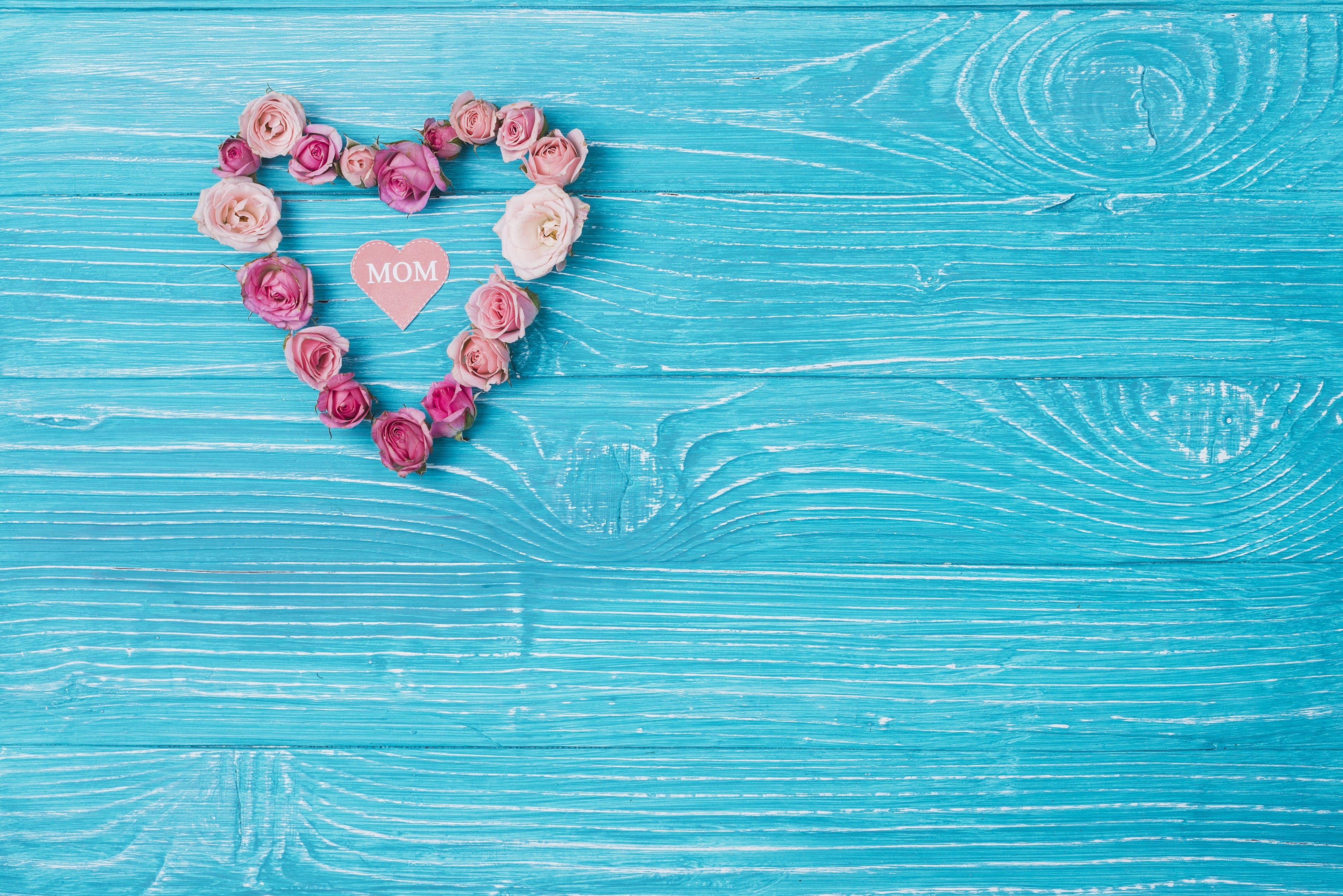 Heart of Roses with MOM on Wood Planks HD Wallpaper