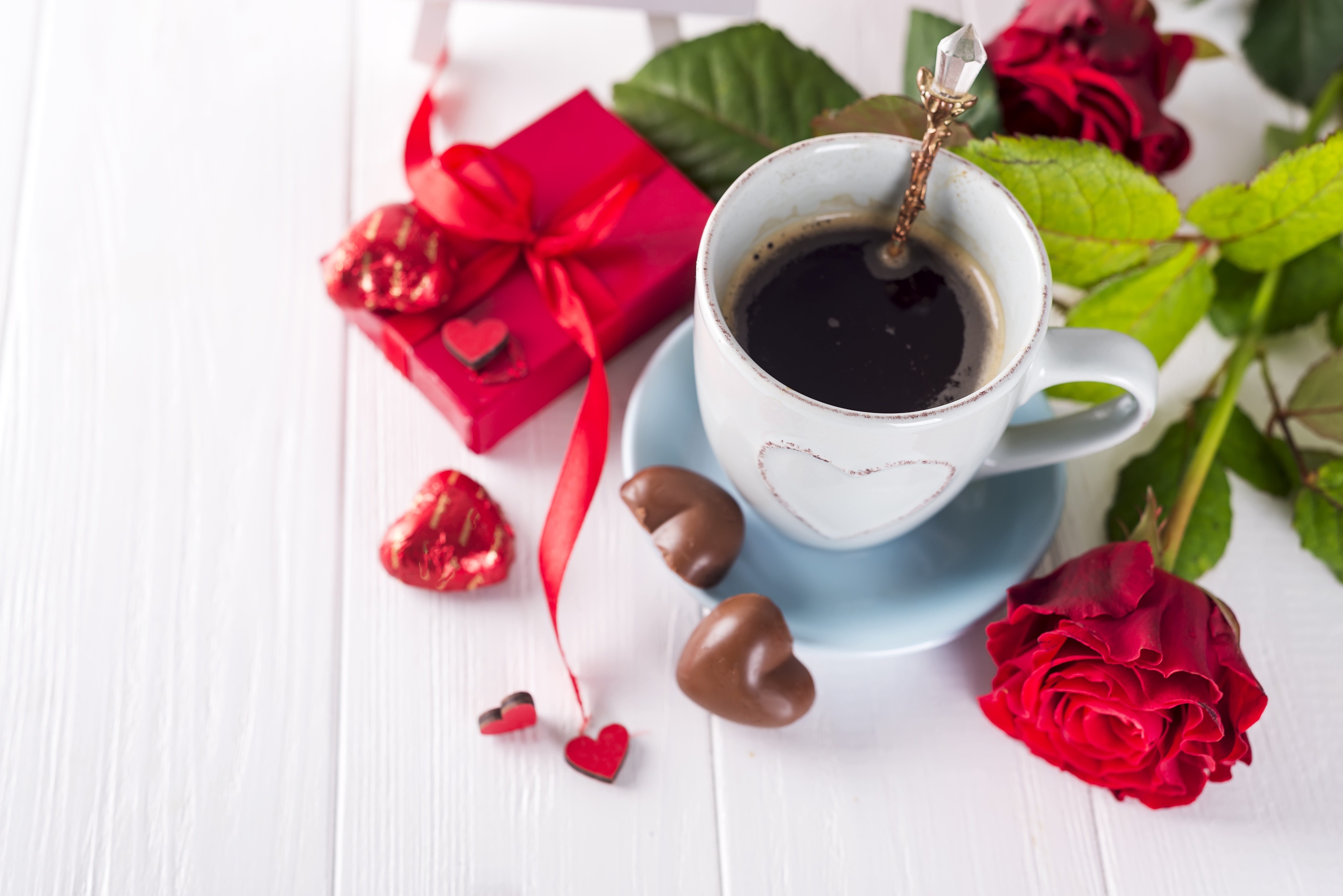 Valentine's Day coffee with roses and chocolates HD Wallpaper
