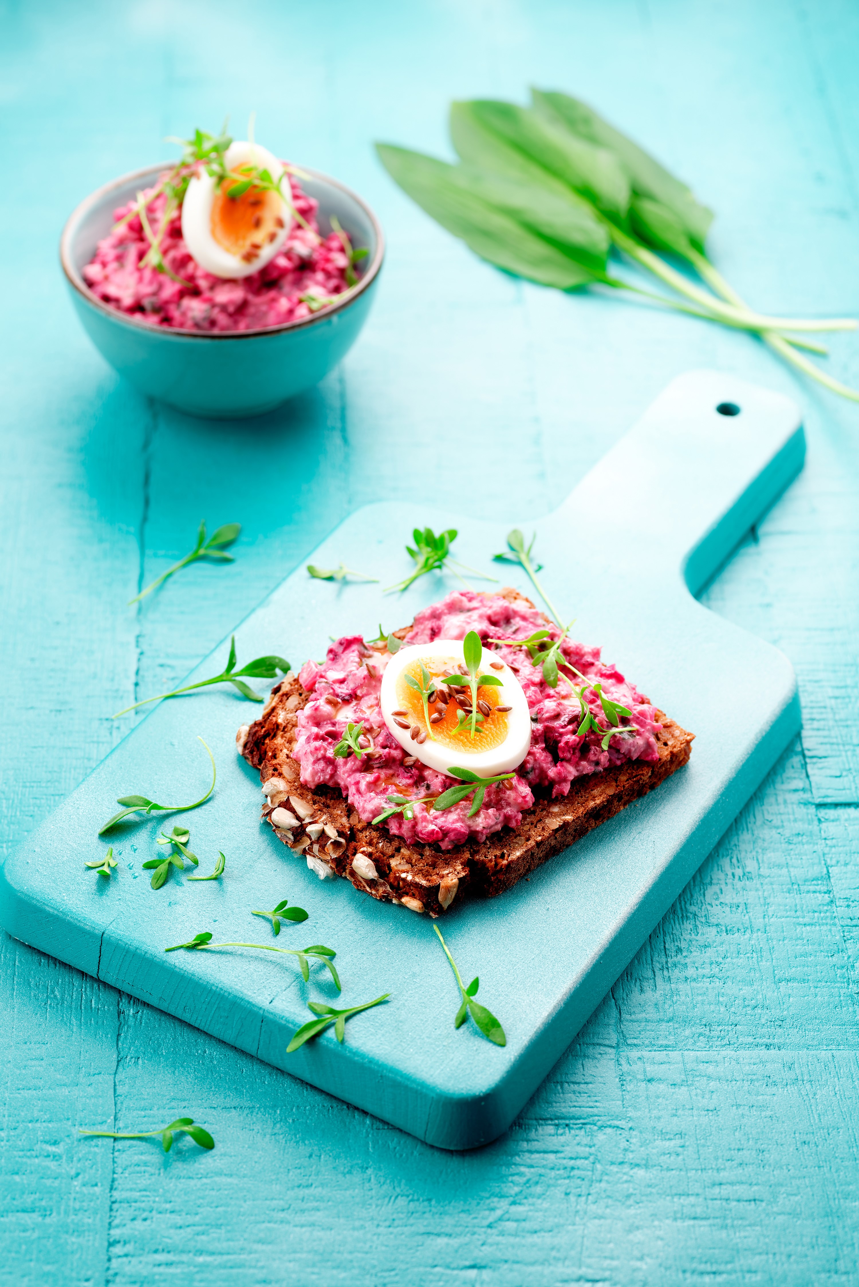 Beetroot spread on rye bread with egg HD Phone Wallpaper