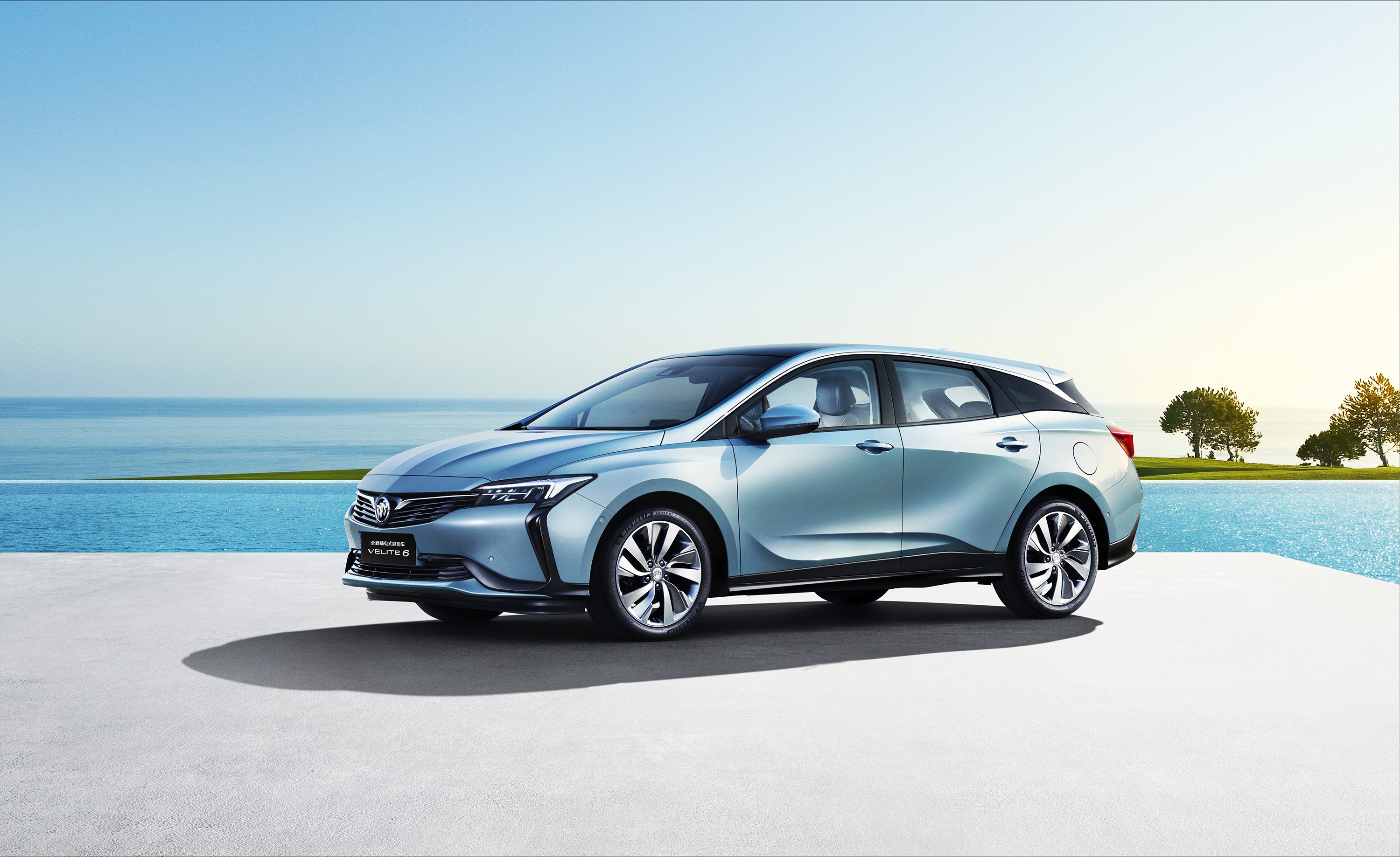 Buick Velite 6 PHEV parked by a pool HD Wallpaper