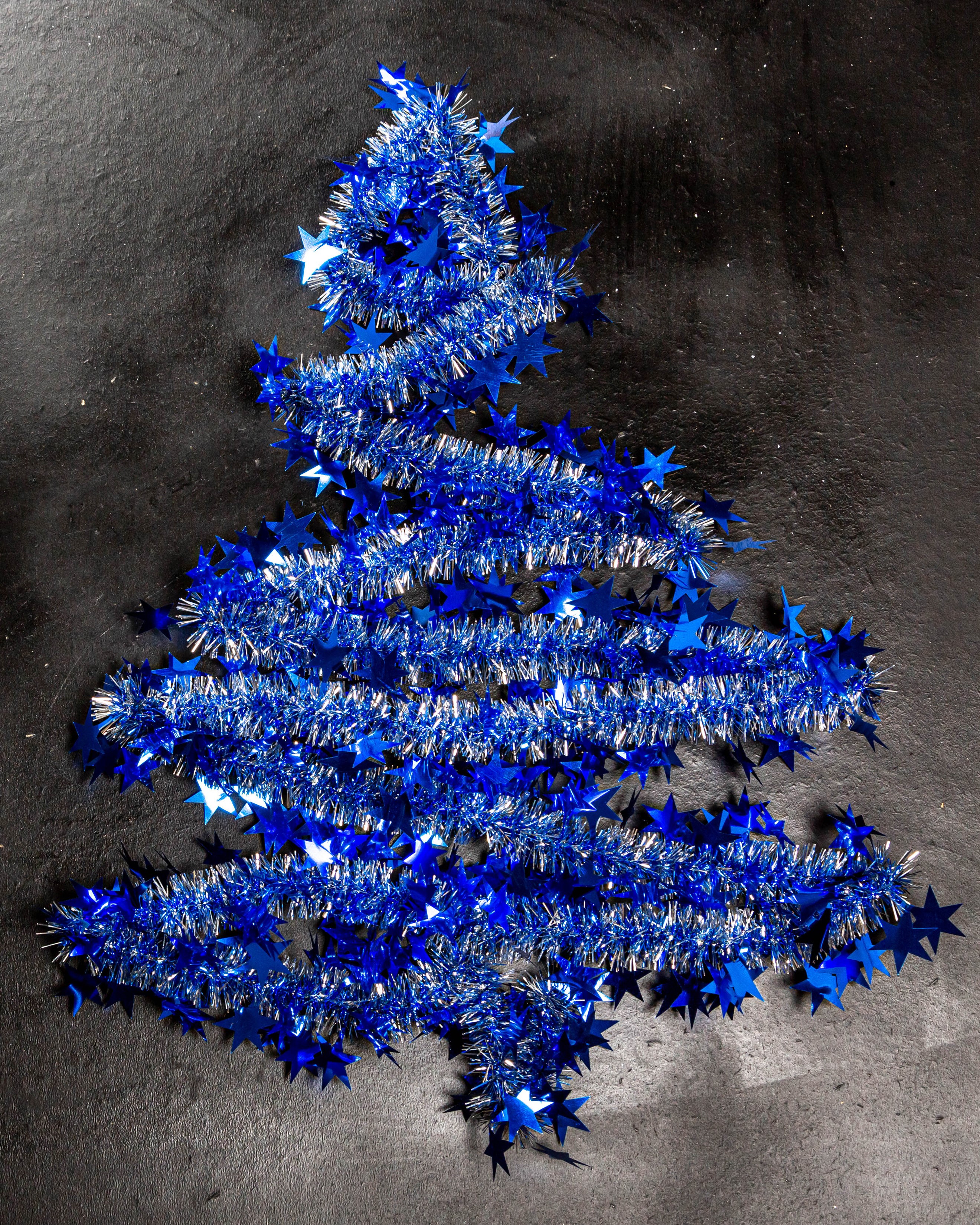 Blue tinsel Christmas tree with stars HD Phone Wallpaper