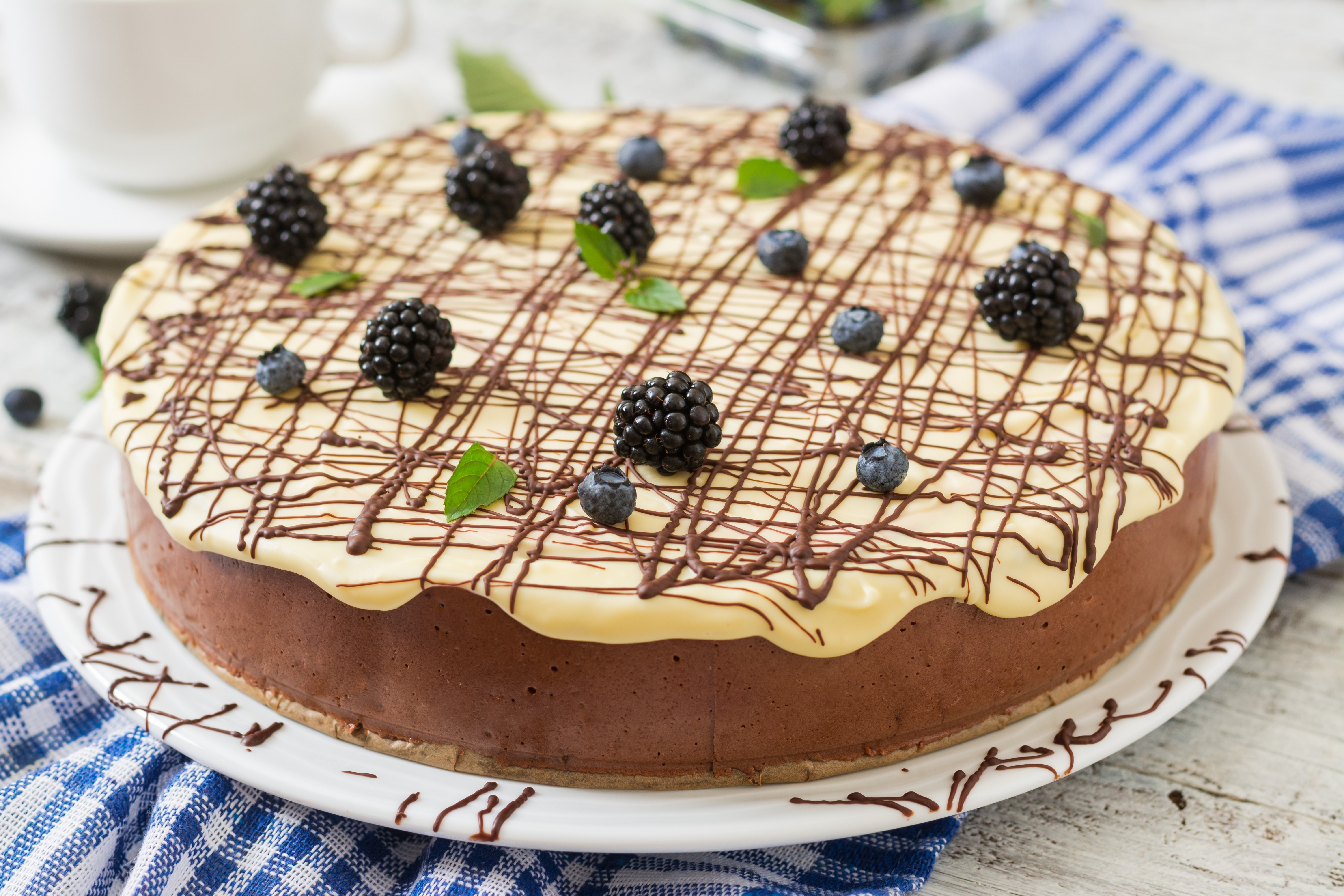 Chocolate cake with white chocolate drizzle and berries HD Wallpaper