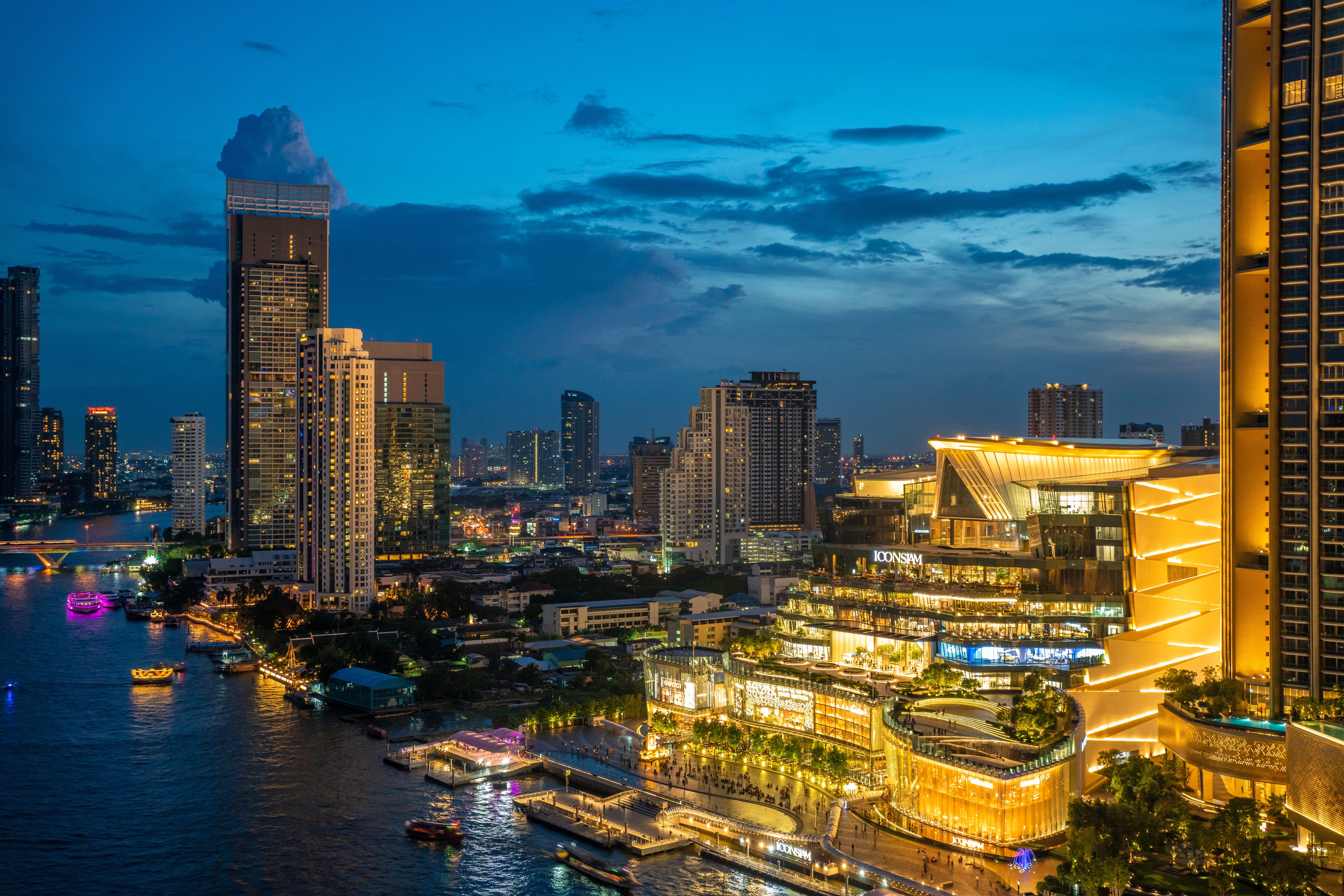 Bangkok skyscrapers and Chao Phraya River at dusk HD Wallpaper