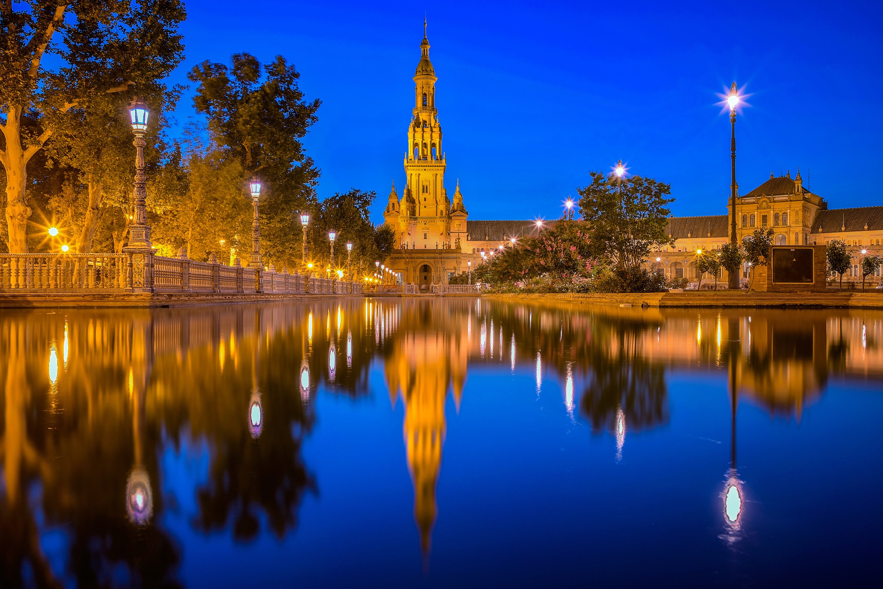 Plaza de España at night with reflection in water HD Wallpaper