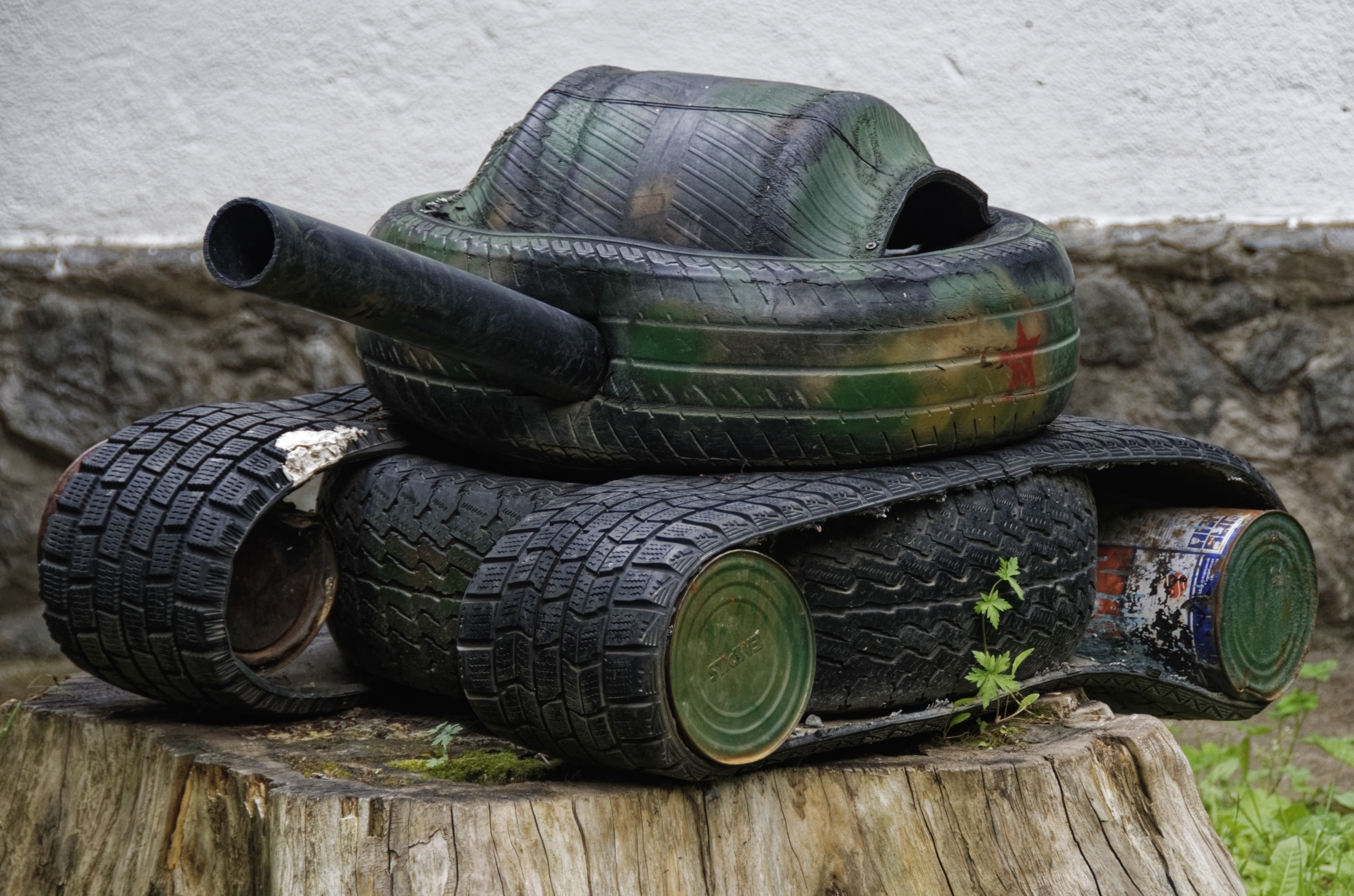 Creative tank made from tires HD Wallpaper