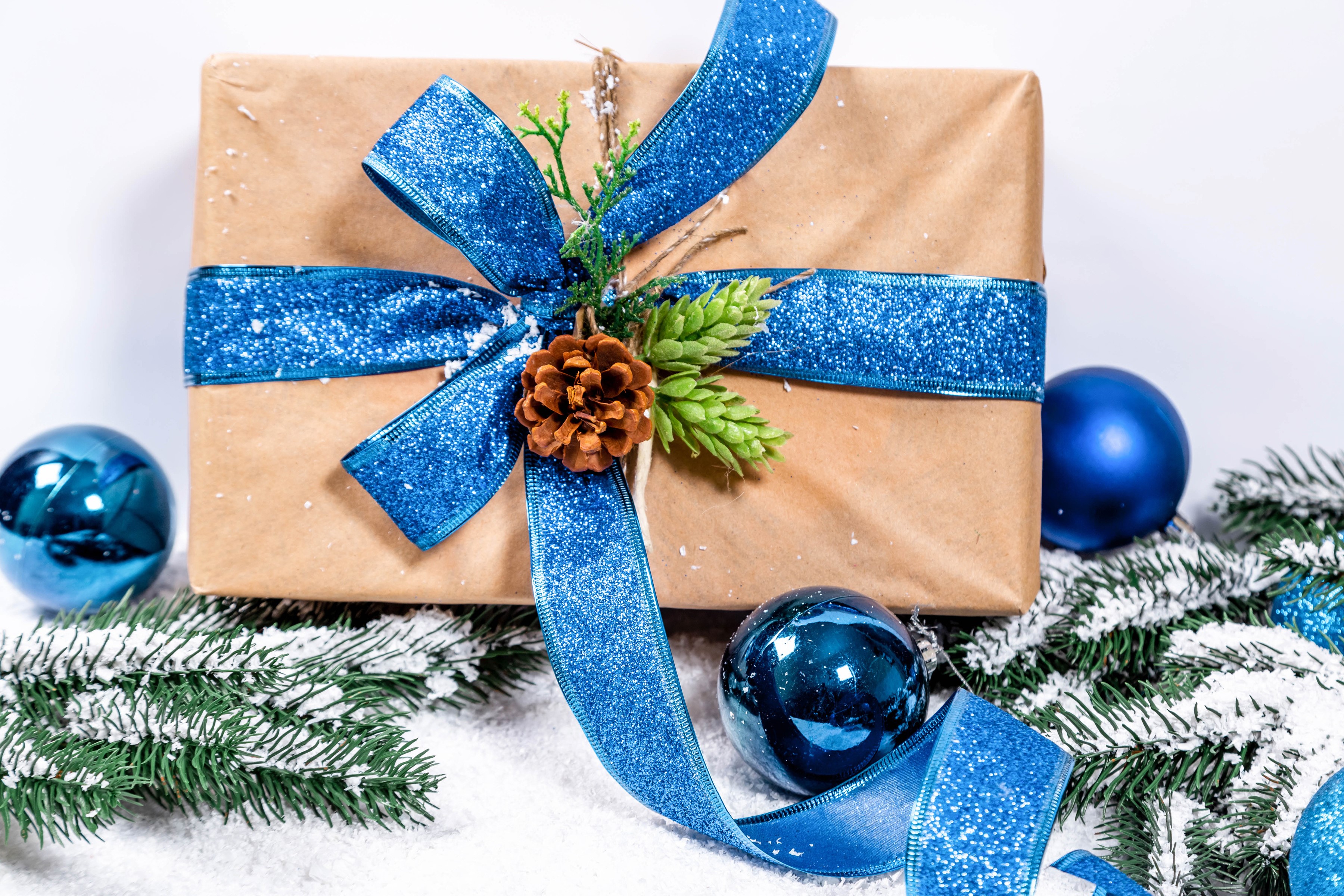 Christmas gift with blue ribbon and ornaments HD Wallpaper