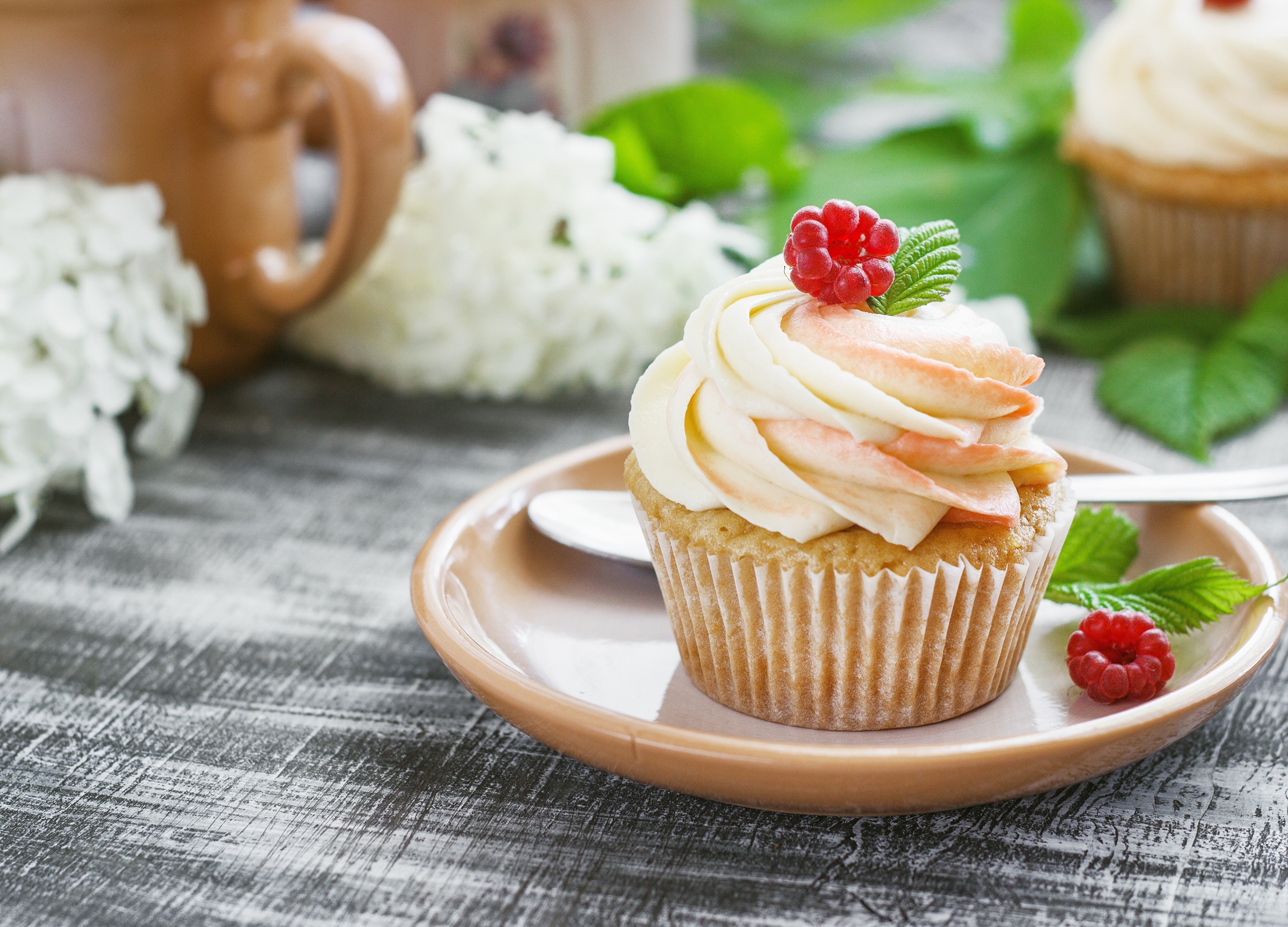 Cupcake with Raspberry and Cream HD Wallpaper