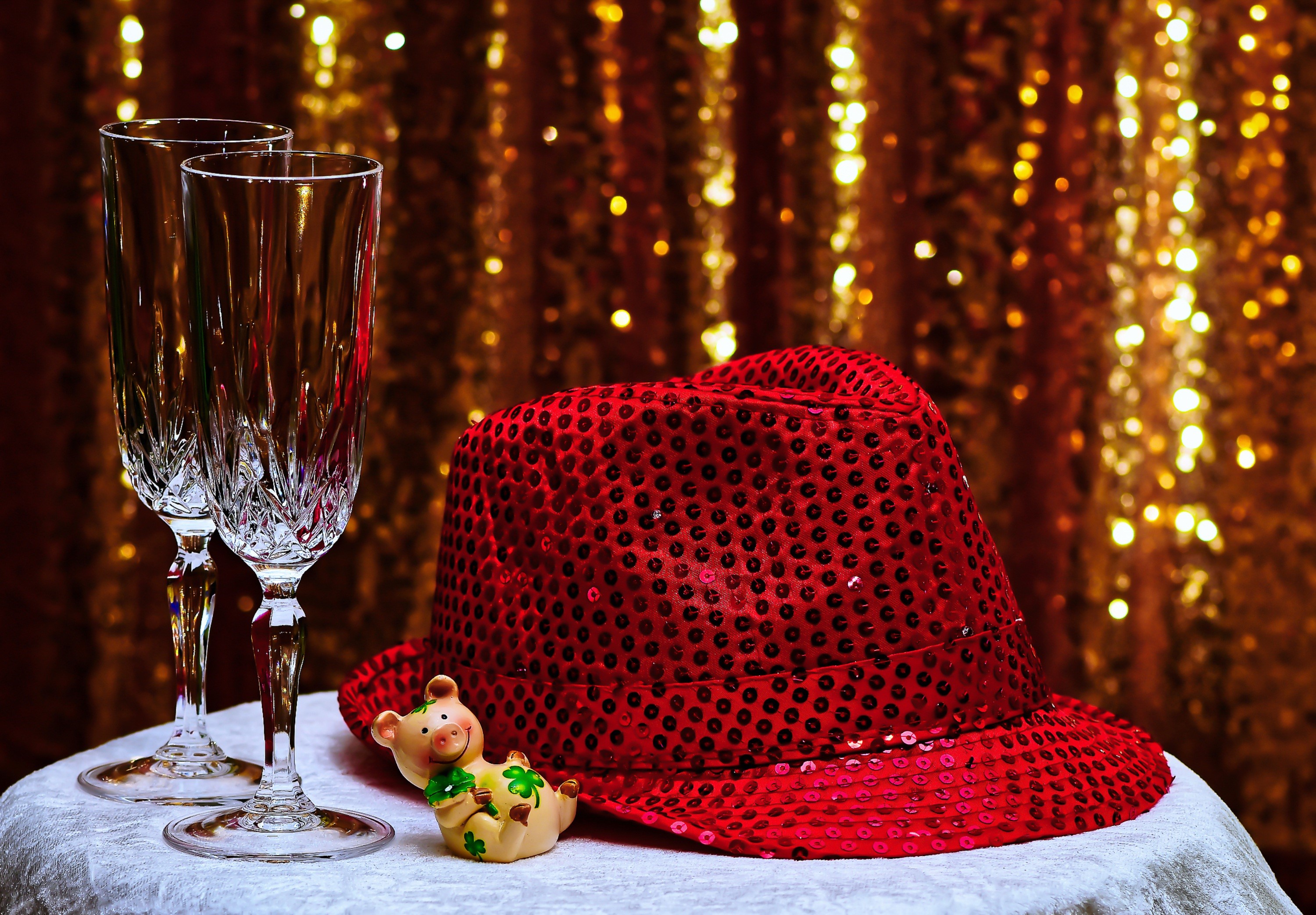 Red sequined hat and champagne glasses with pig figurine HD Wallpaper