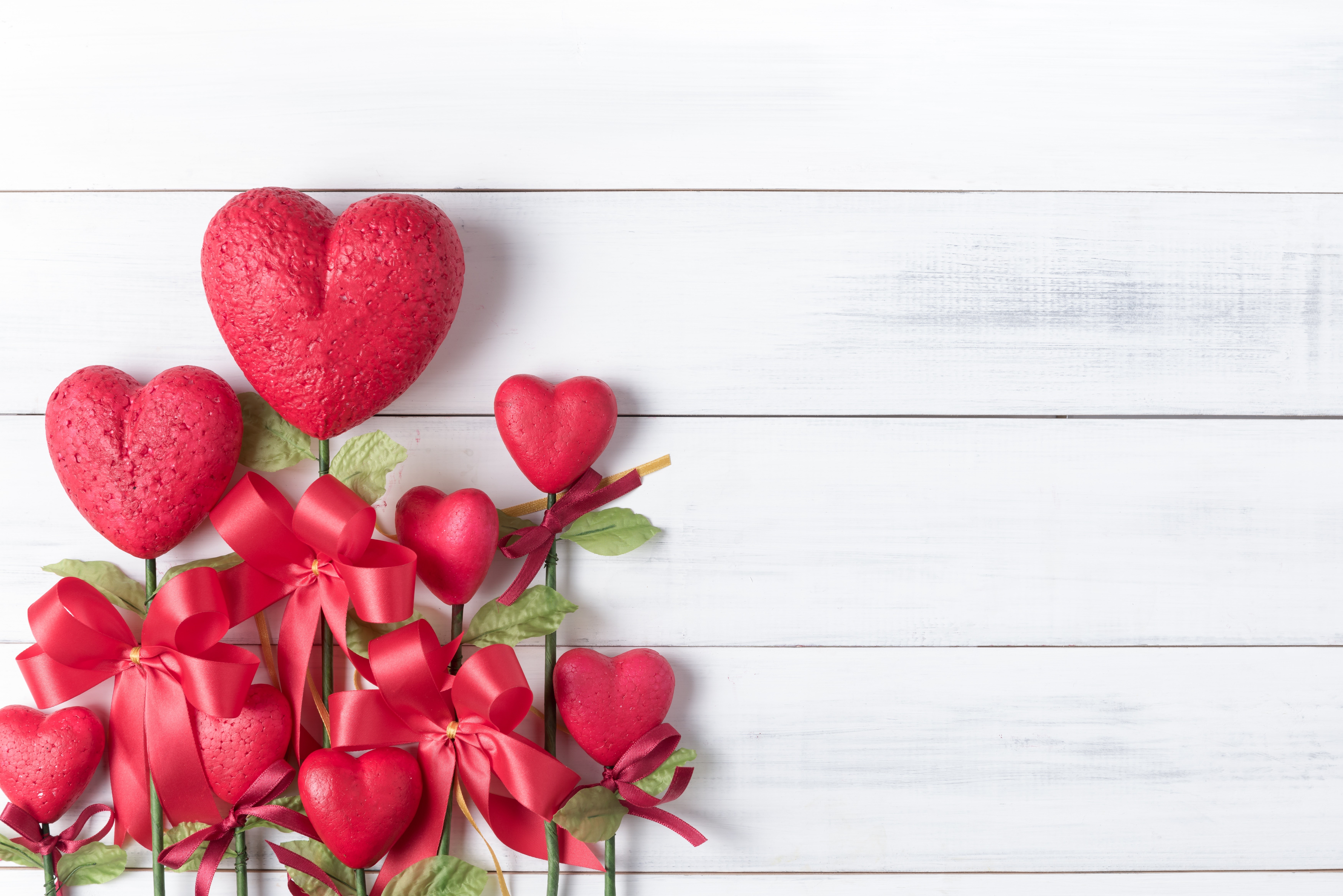 Valentine's Day red hearts with bows on wood planks HD Wallpaper