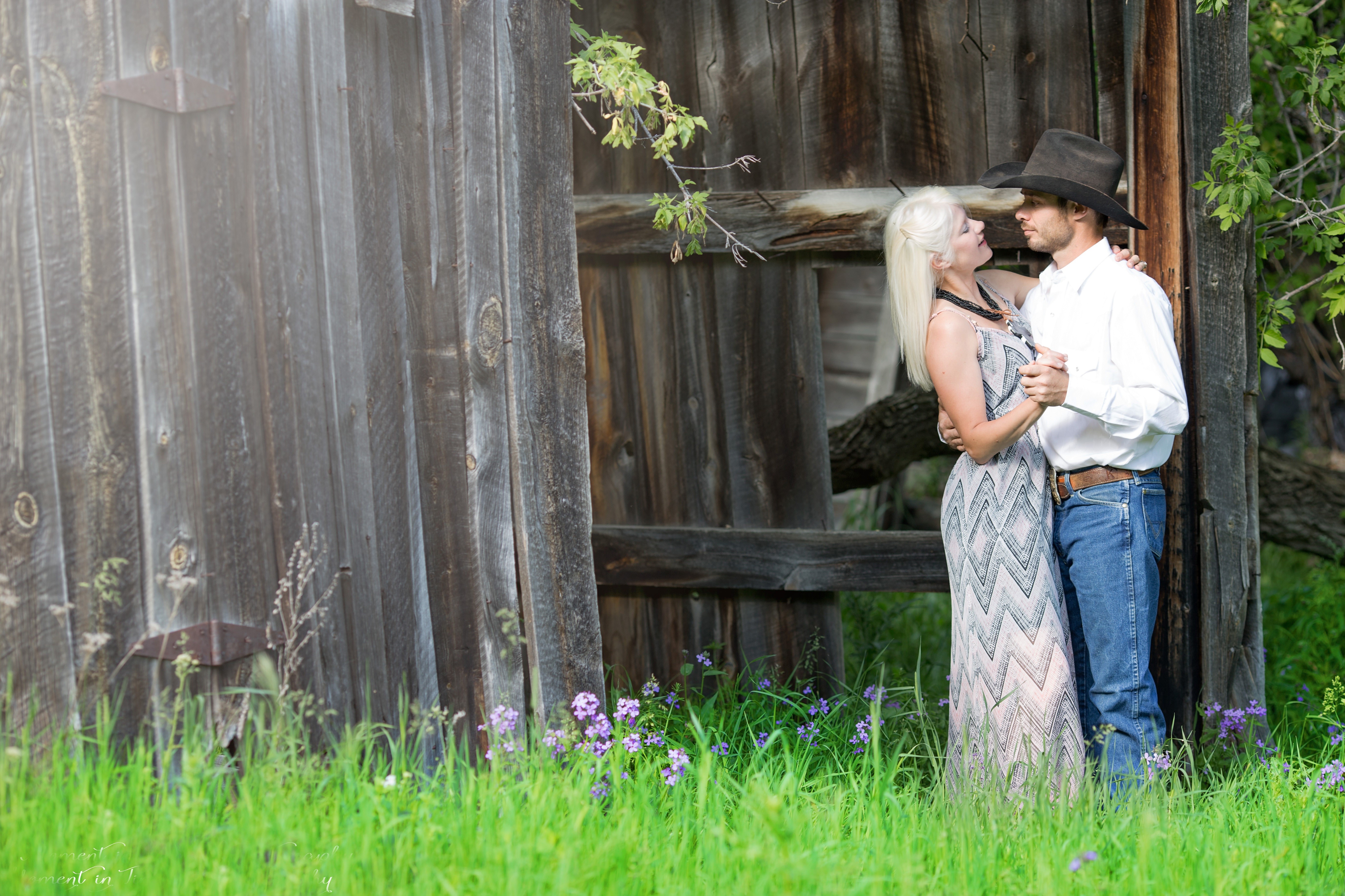 Couple dancing by old wooden building HD Wallpaper