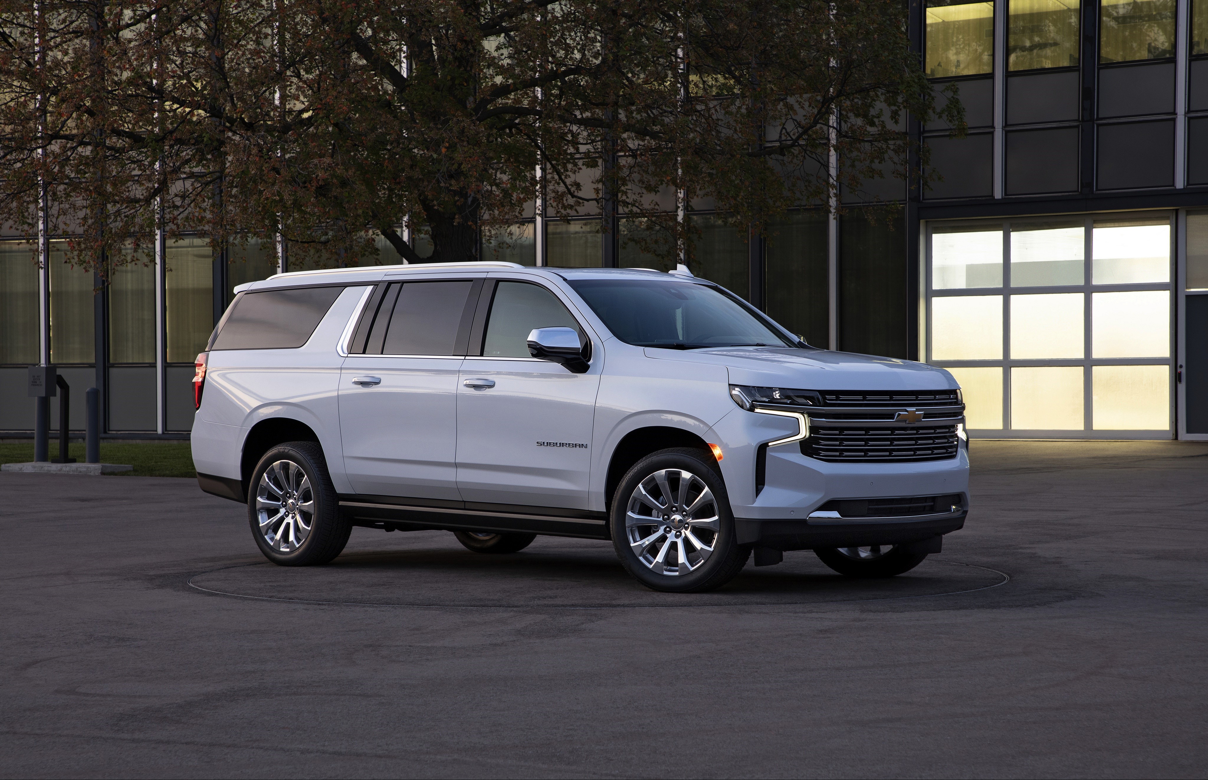 White Chevrolet Suburban SUV parked outside building HD Wallpaper