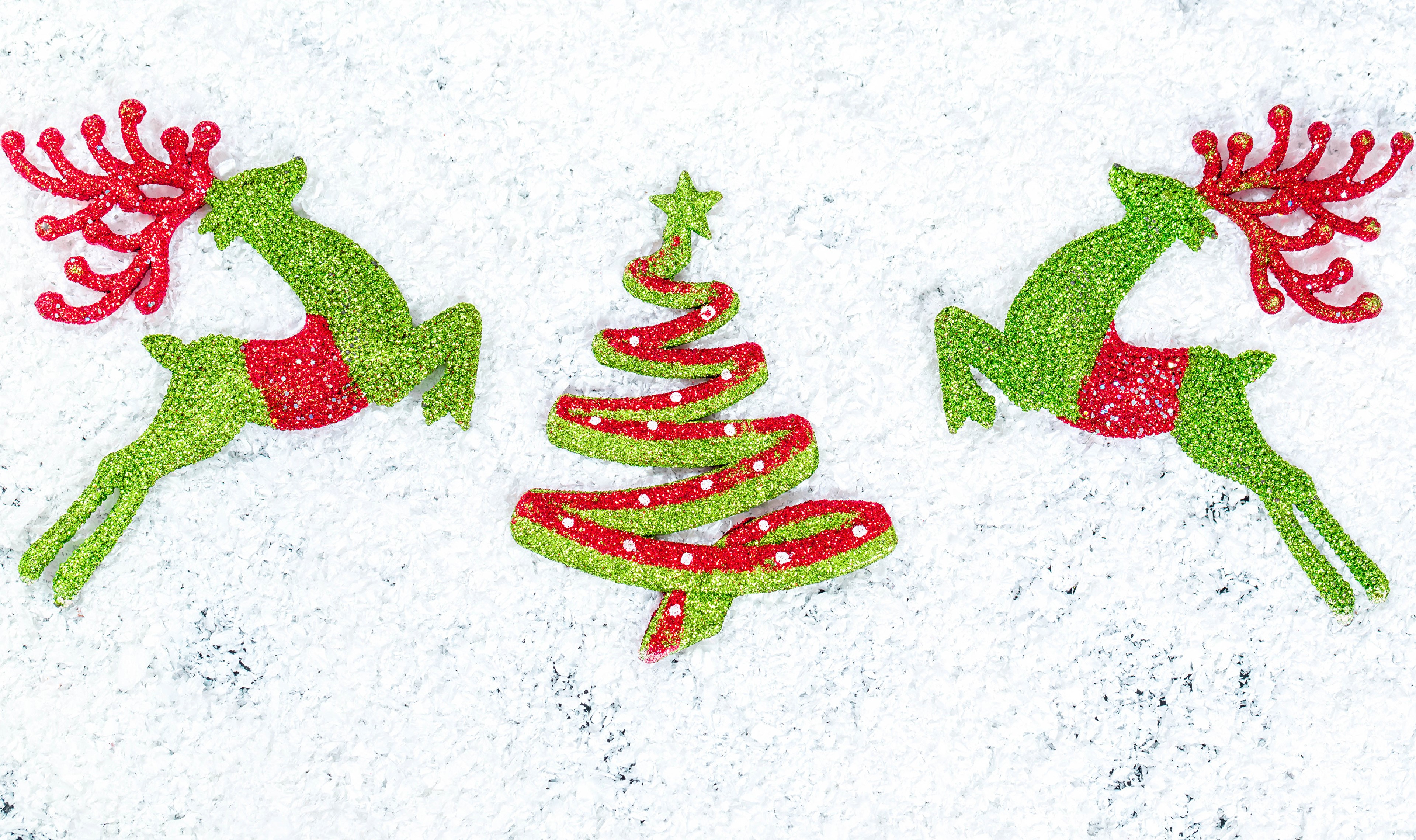 4K Christmas deer and tree decorations HD Wallpaper