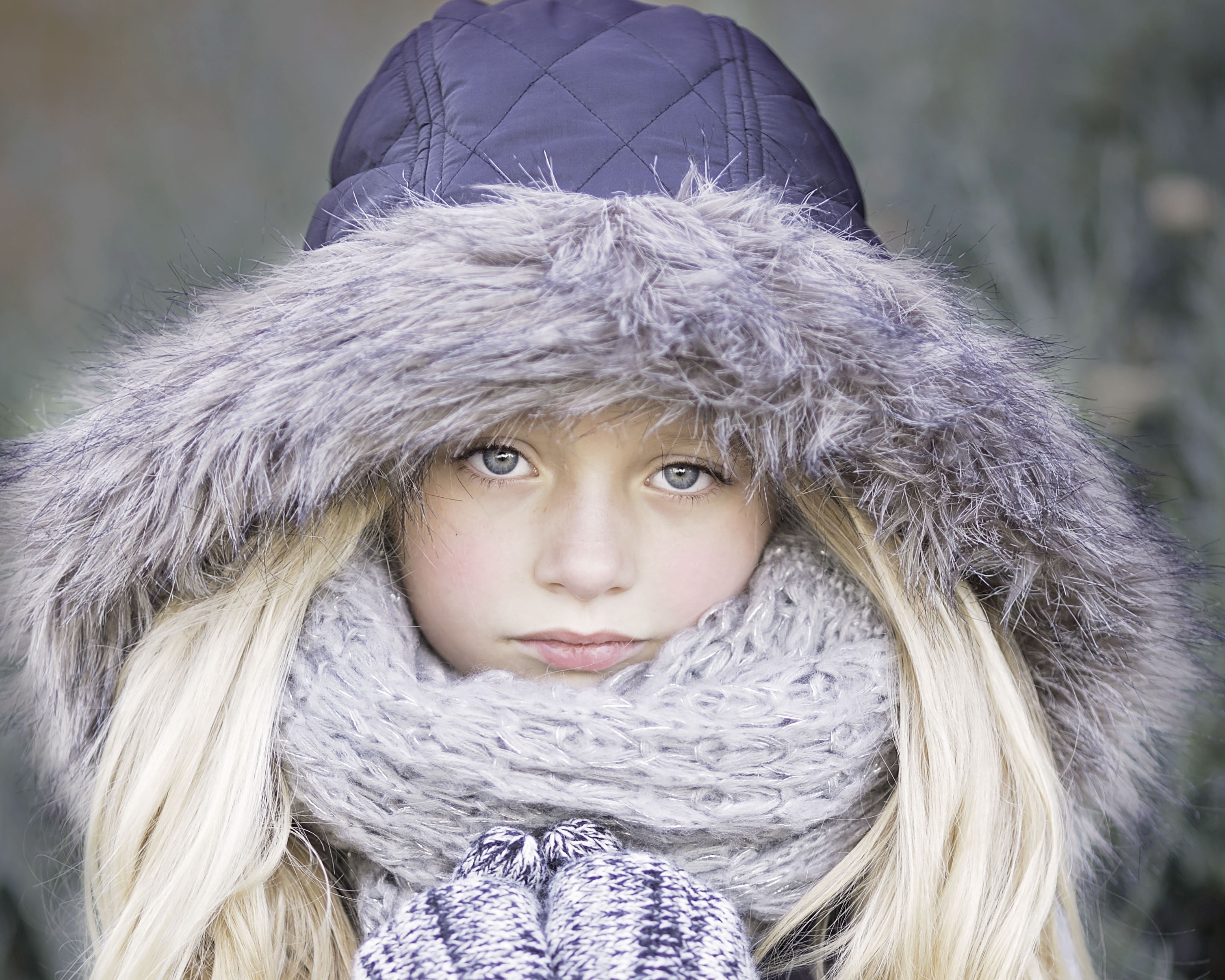 Girl in winter clothing with fur hood and scarf HD Wallpaper