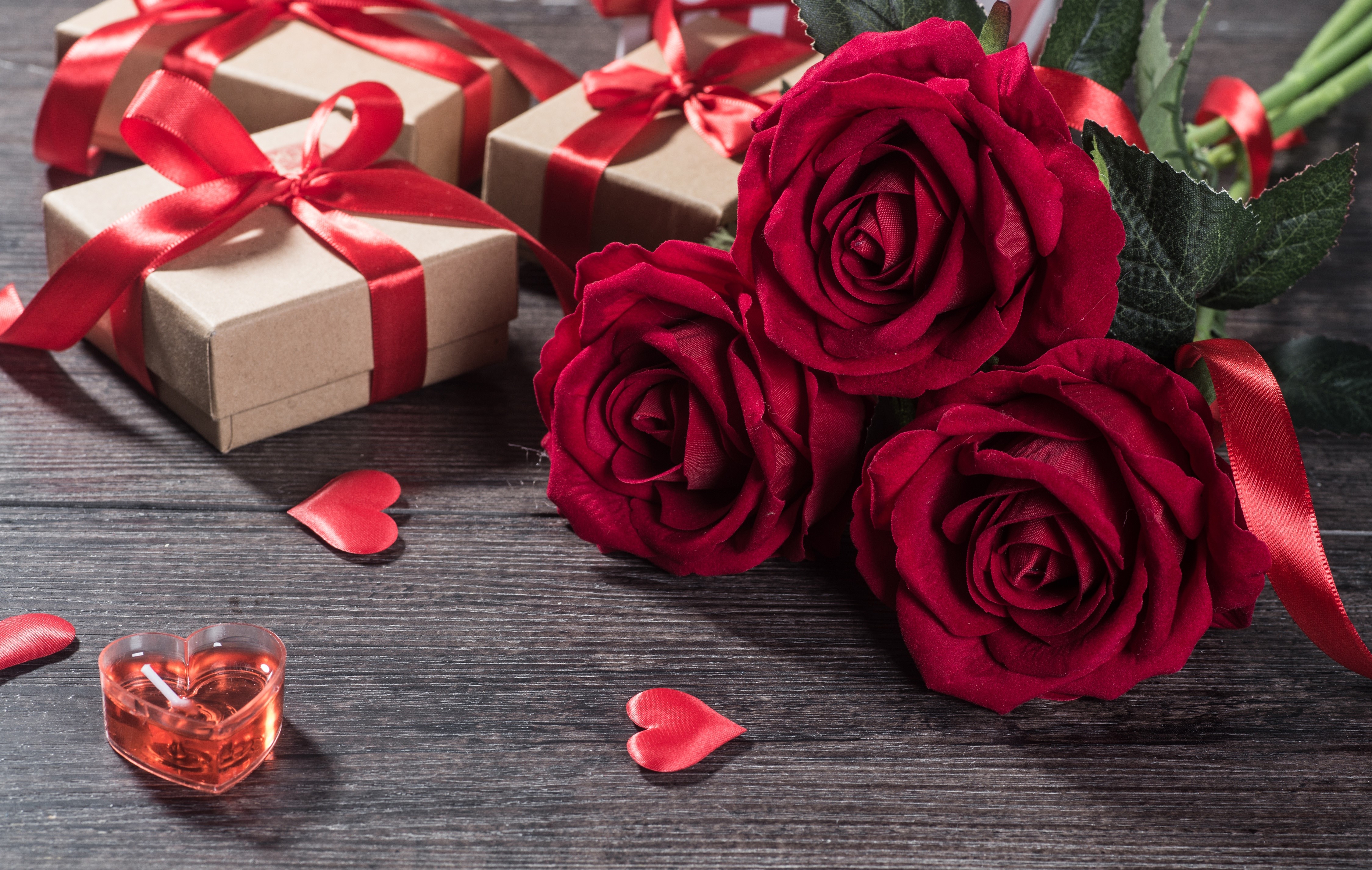 Valentine's Day Gifts and Red Roses HD Wallpaper