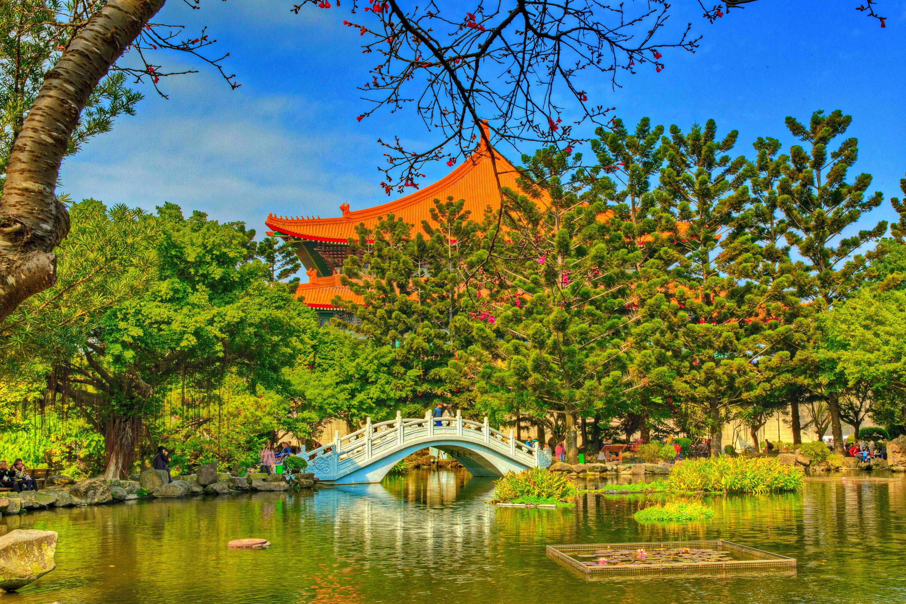 Chiang Kai-shek Memorial Hall Gardens with Pond and Bridge HD Wallpaper